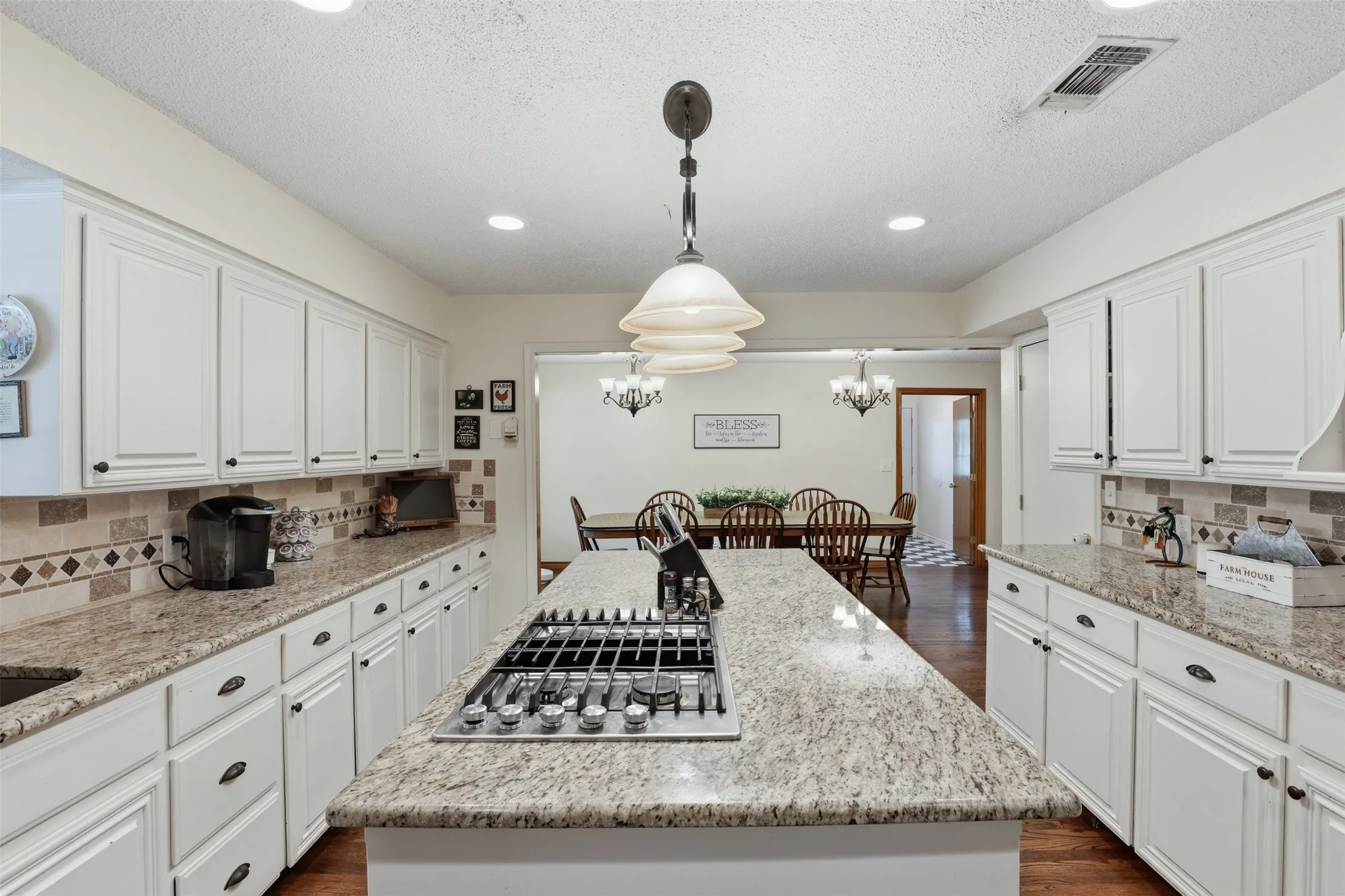 Single Family Residence For Sale in Parker County , 288 Sanders Road, Weatherford, Texas 76087, 4 Bedroom, 4 Bathroom, Garage spaces, 3,620 Sqft, built in 1987, mls#21253479, Real Estate Agent in Weatherford, Homes For Sale in Parker county, Homes For Sale in Weatherford, Realtor in Weatherford Texas, Real Estate Brokerage Independent Realty Texas, Luminita Cordes Realtor