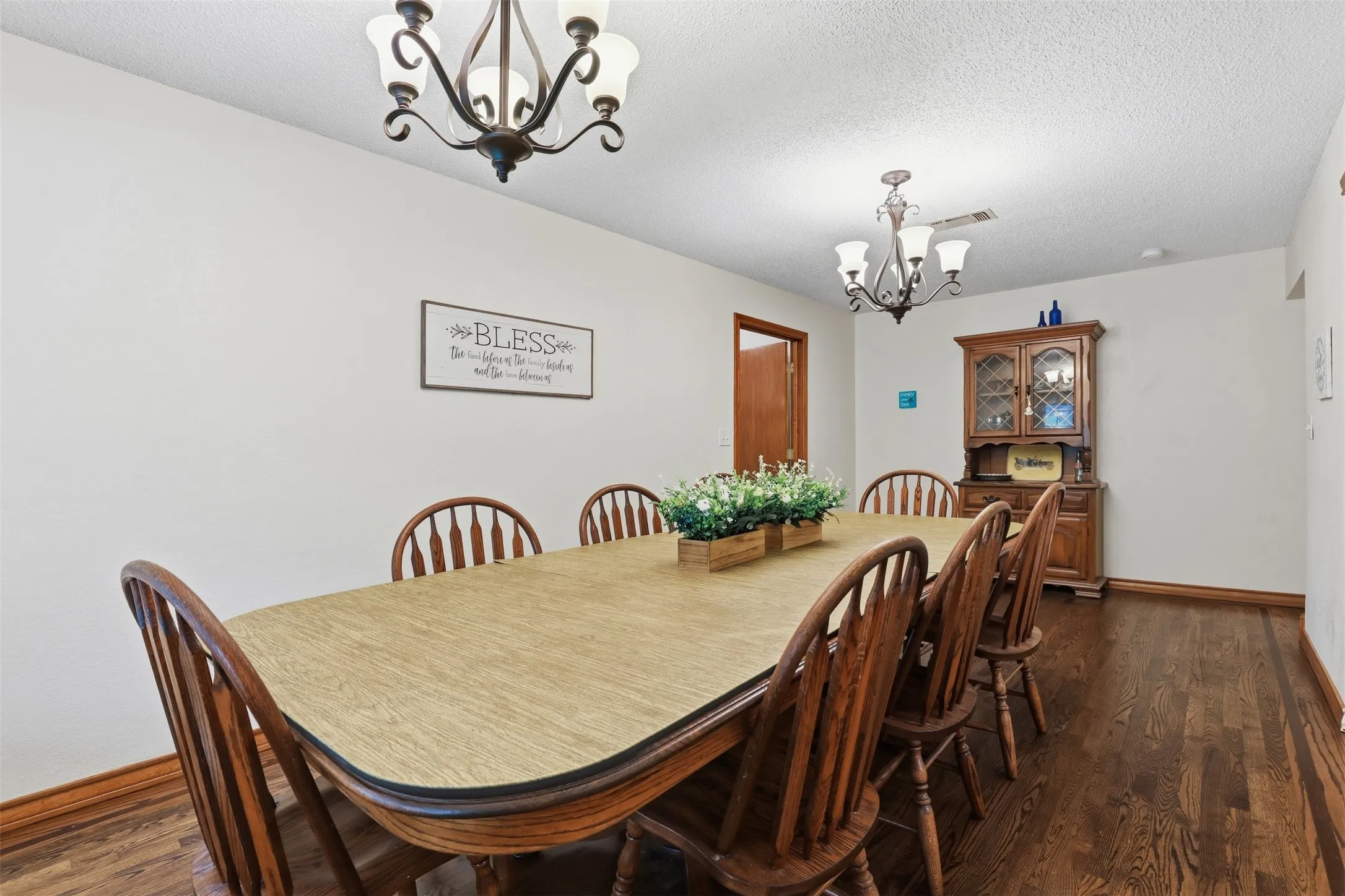 Single Family Residence For Sale in Parker County , 288 Sanders Road, Weatherford, Texas 76087, 4 Bedroom, 4 Bathroom, Garage spaces, 3,620 Sqft, built in 1987, mls#21253479, Real Estate Agent in Weatherford, Homes For Sale in Parker county, Homes For Sale in Weatherford, Realtor in Weatherford Texas, Real Estate Brokerage Independent Realty Texas, Luminita Cordes Realtor