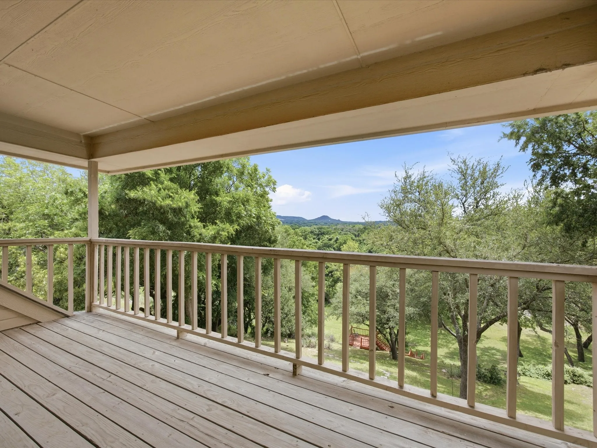Single Family Residence For Sale in Hood County , 10106 Ravenswood Road, Granbury, Texas 76049, 4 Bedroom, 3 Bathroom, 3 Garage spaces, 2,690 Sqft, built in 1996, Price $595,000, mls#21268532, Real Estate Agent in Granbury, Homes For Sale in Hood county, Homes For Sale in Granbury, Realtor in Granbury Texas, Real Estate Brokerage Independent Realty Texas, Luminita Cordes Realtor