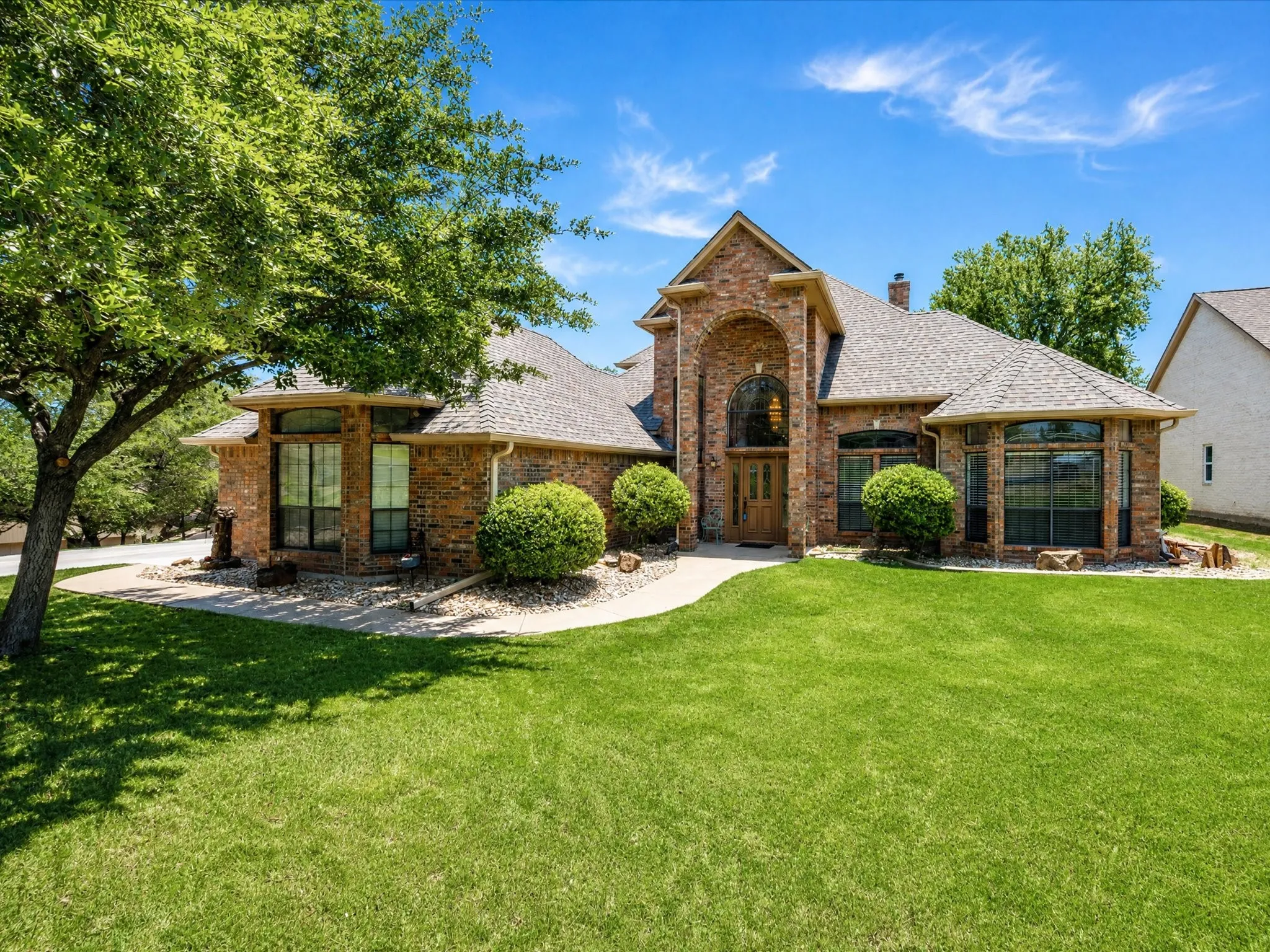 Single Family Residence For Sale in Hood County , 10106 Ravenswood Road, Granbury, Texas 76049, 4 Bedroom, 3 Bathroom, 3 Garage spaces, 2,690 Sqft, built in 1996, Price $595,000, mls#21268532, Real Estate Agent in Granbury, Homes For Sale in Hood county, Homes For Sale in Granbury, Realtor in Granbury Texas, Real Estate Brokerage Independent Realty Texas, Luminita Cordes Realtor
