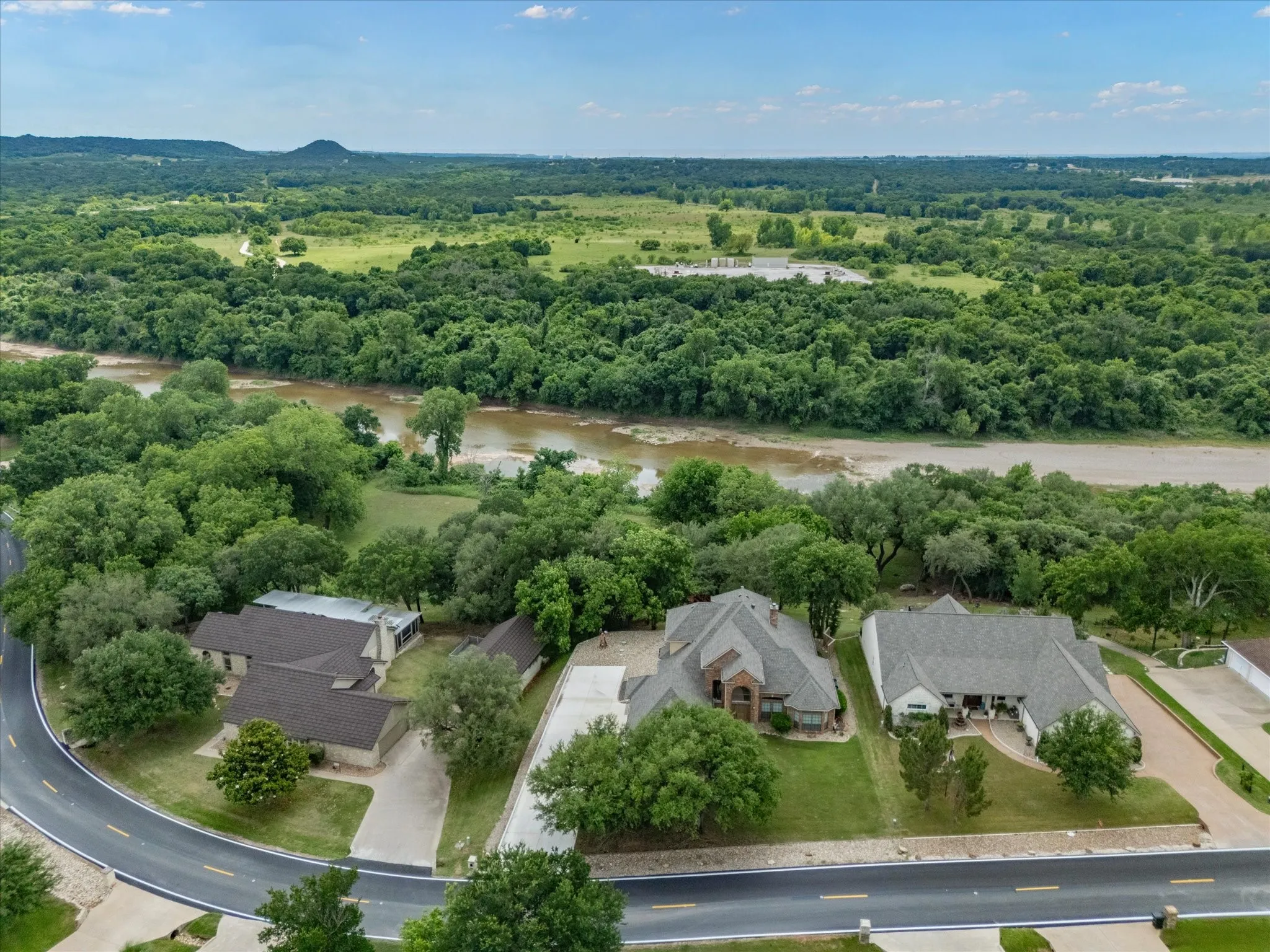 Single Family Residence For Sale in Hood County , 10106 Ravenswood Road, Granbury, Texas 76049, 4 Bedroom, 3 Bathroom, 3 Garage spaces, 2,690 Sqft, built in 1996, Price $595,000, mls#21268532, Real Estate Agent in Granbury, Homes For Sale in Hood county, Homes For Sale in Granbury, Realtor in Granbury Texas, Real Estate Brokerage Independent Realty Texas, Luminita Cordes Realtor