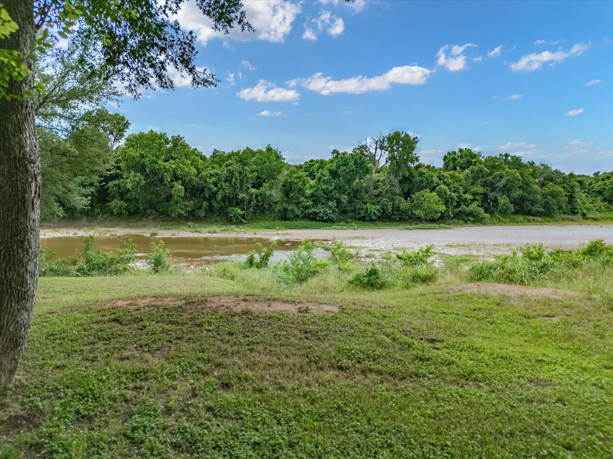 Single Family Residence For Sale in Hood County , 10106 Ravenswood Road, Granbury, Texas 76049, 4 Bedroom, 3 Bathroom, 3 Garage spaces, 2,690 Sqft, built in 1996, Price $595,000, mls#21268532, Real Estate Agent in Granbury, Homes For Sale in Hood county, Homes For Sale in Granbury, Realtor in Granbury Texas, Real Estate Brokerage Independent Realty Texas, Luminita Cordes Realtor
