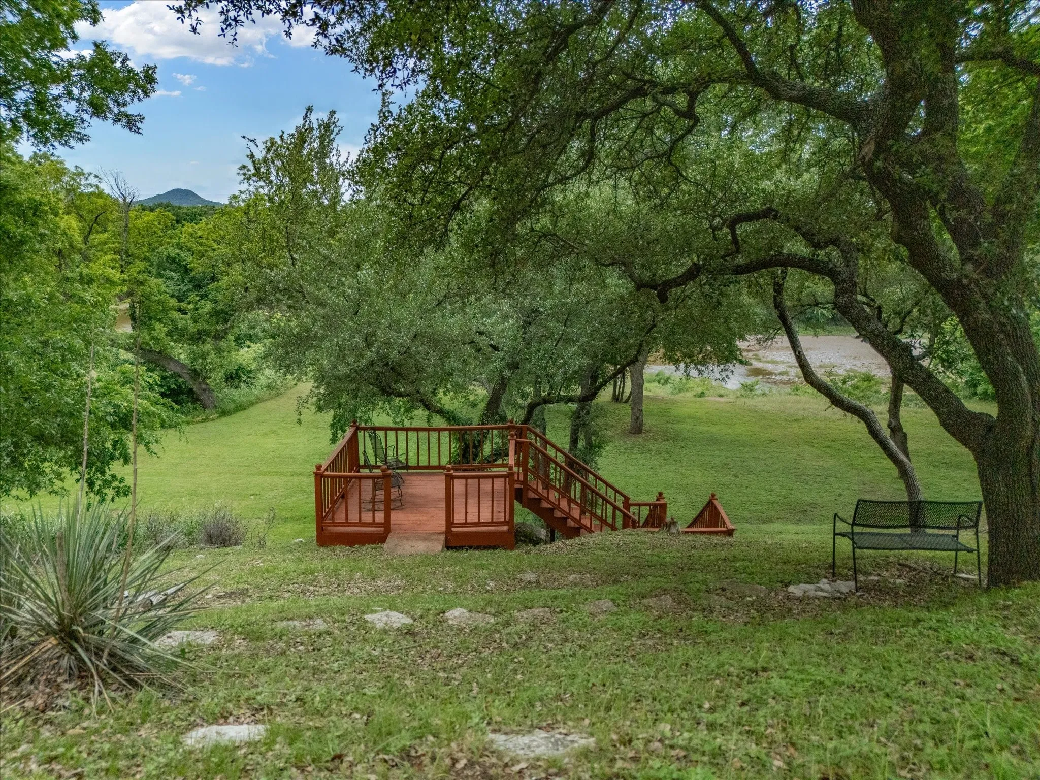 Single Family Residence For Sale in Hood County , 10106 Ravenswood Road, Granbury, Texas 76049, 4 Bedroom, 3 Bathroom, 3 Garage spaces, 2,690 Sqft, built in 1996, Price $595,000, mls#21268532, Real Estate Agent in Granbury, Homes For Sale in Hood county, Homes For Sale in Granbury, Realtor in Granbury Texas, Real Estate Brokerage Independent Realty Texas, Luminita Cordes Realtor