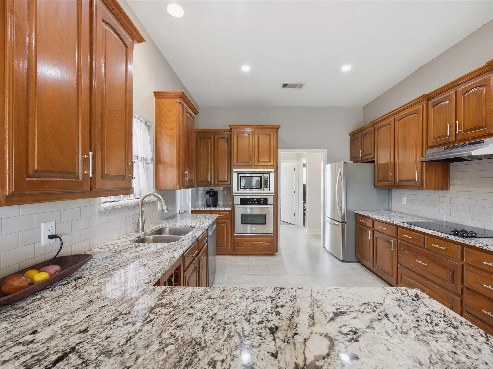 Single Family Residence For Sale in Hood County , 10106 Ravenswood Road, Granbury, Texas 76049, 4 Bedroom, 3 Bathroom, 3 Garage spaces, 2,690 Sqft, built in 1996, Price $595,000, mls#21268532, Real Estate Agent in Granbury, Homes For Sale in Hood county, Homes For Sale in Granbury, Realtor in Granbury Texas, Real Estate Brokerage Independent Realty Texas, Luminita Cordes Realtor