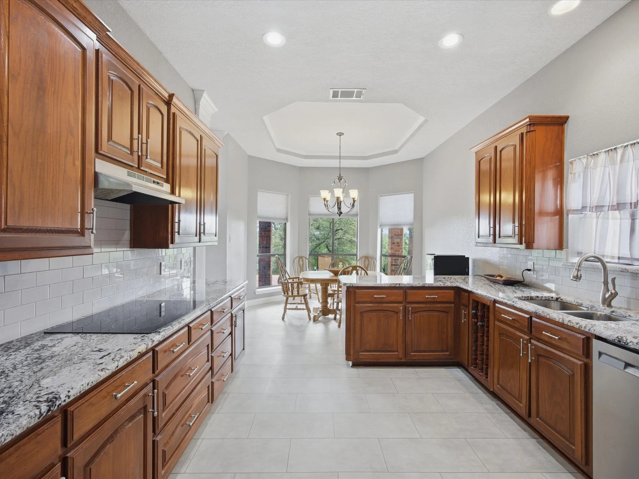 Single Family Residence For Sale in Hood County , 10106 Ravenswood Road, Granbury, Texas 76049, 4 Bedroom, 3 Bathroom, 3 Garage spaces, 2,690 Sqft, built in 1996, Price $595,000, mls#21268532, Real Estate Agent in Granbury, Homes For Sale in Hood county, Homes For Sale in Granbury, Realtor in Granbury Texas, Real Estate Brokerage Independent Realty Texas, Luminita Cordes Realtor