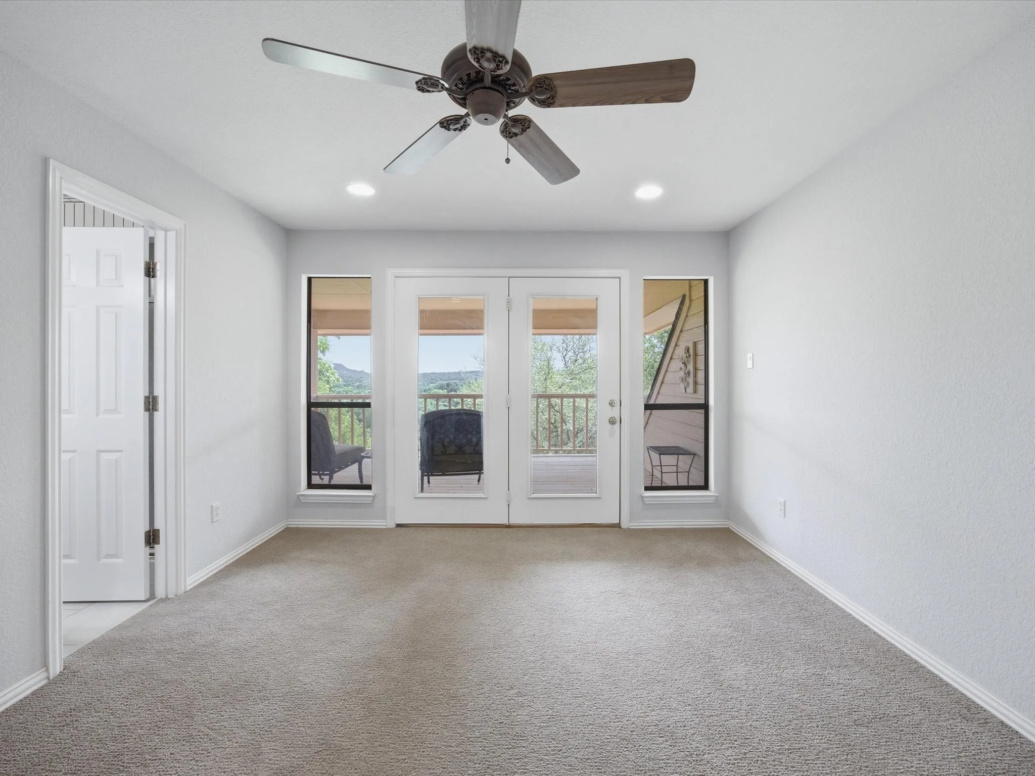 Single Family Residence For Sale in Hood County , 10106 Ravenswood Road, Granbury, Texas 76049, 4 Bedroom, 3 Bathroom, 3 Garage spaces, 2,690 Sqft, built in 1996, Price $595,000, mls#21268532, Real Estate Agent in Granbury, Homes For Sale in Hood county, Homes For Sale in Granbury, Realtor in Granbury Texas, Real Estate Brokerage Independent Realty Texas, Luminita Cordes Realtor
