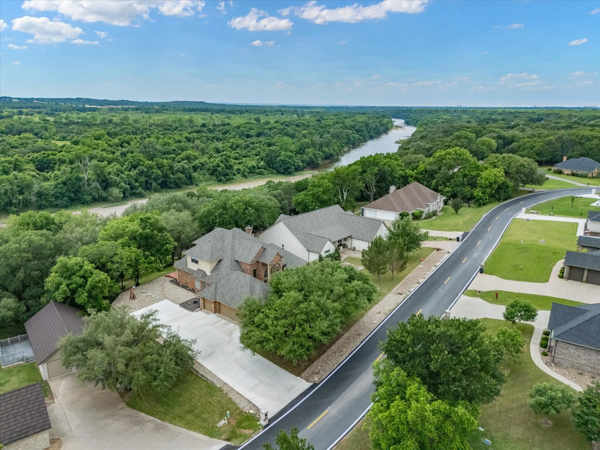 Single Family Residence For Sale in Hood County , 10106 Ravenswood Road, Granbury, Texas 76049, 4 Bedroom, 3 Bathroom, 3 Garage spaces, 2,690 Sqft, built in 1996, Price $595,000, mls#21268532, Real Estate Agent in Granbury, Homes For Sale in Hood county, Homes For Sale in Granbury, Realtor in Granbury Texas, Real Estate Brokerage Independent Realty Texas, Luminita Cordes Realtor