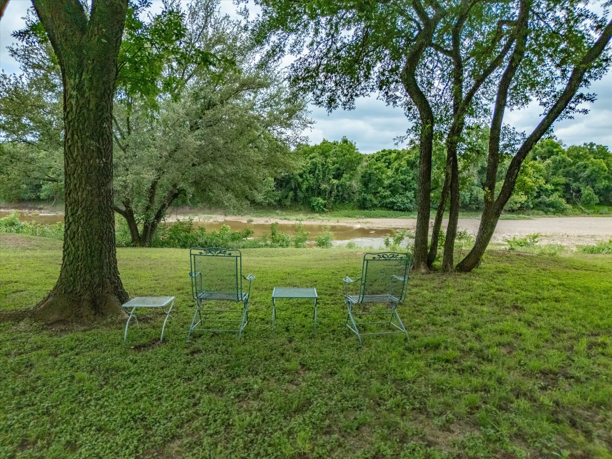 Single Family Residence For Sale in Hood County , 10106 Ravenswood Road, Granbury, Texas 76049, 4 Bedroom, 3 Bathroom, 3 Garage spaces, 2,690 Sqft, built in 1996, Price $595,000, mls#21268532, Real Estate Agent in Granbury, Homes For Sale in Hood county, Homes For Sale in Granbury, Realtor in Granbury Texas, Real Estate Brokerage Independent Realty Texas, Luminita Cordes Realtor