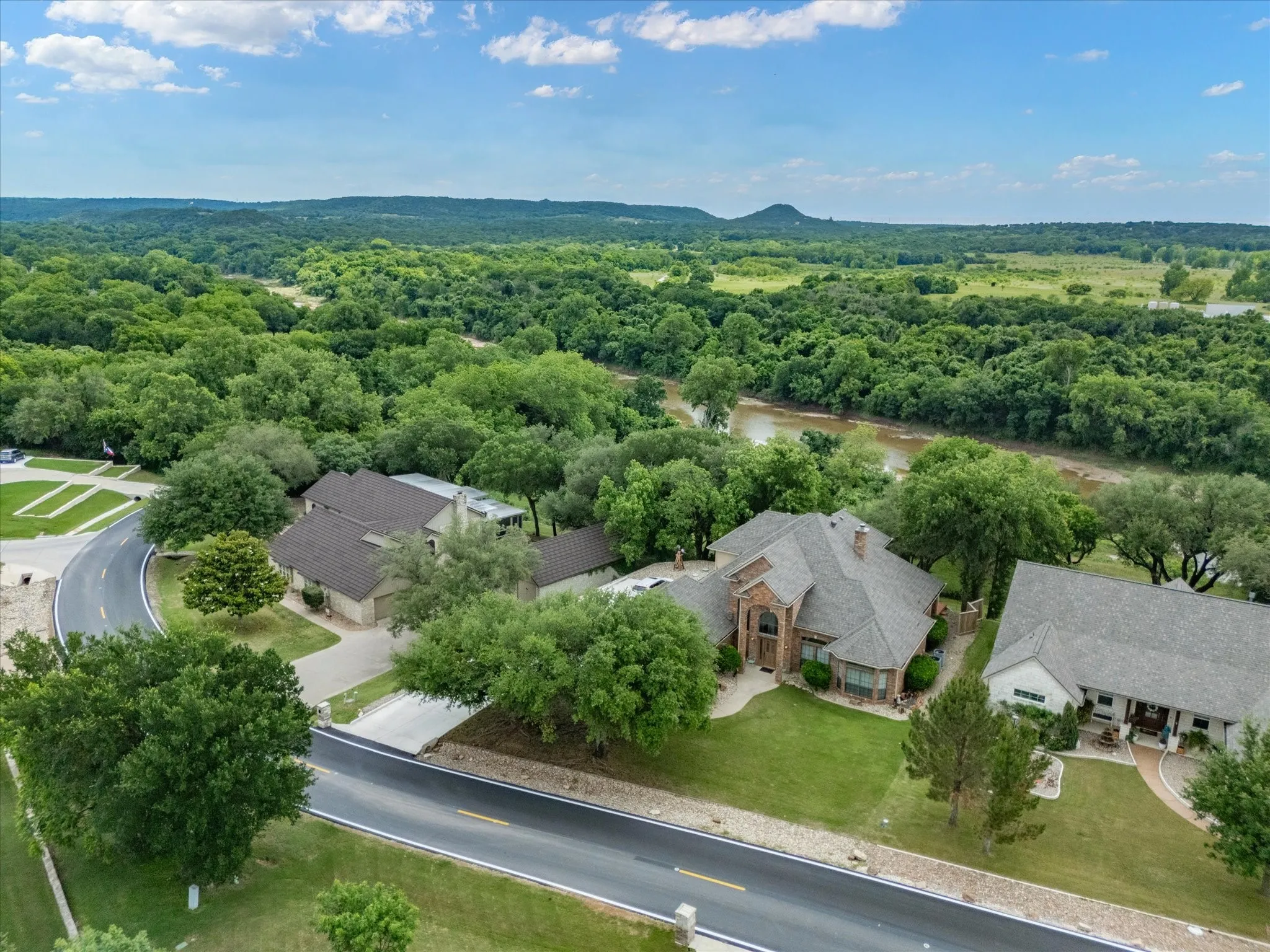 Single Family Residence For Sale in Hood County , 10106 Ravenswood Road, Granbury, Texas 76049, 4 Bedroom, 3 Bathroom, 3 Garage spaces, 2,690 Sqft, built in 1996, Price $595,000, mls#21268532, Real Estate Agent in Granbury, Homes For Sale in Hood county, Homes For Sale in Granbury, Realtor in Granbury Texas, Real Estate Brokerage Independent Realty Texas, Luminita Cordes Realtor
