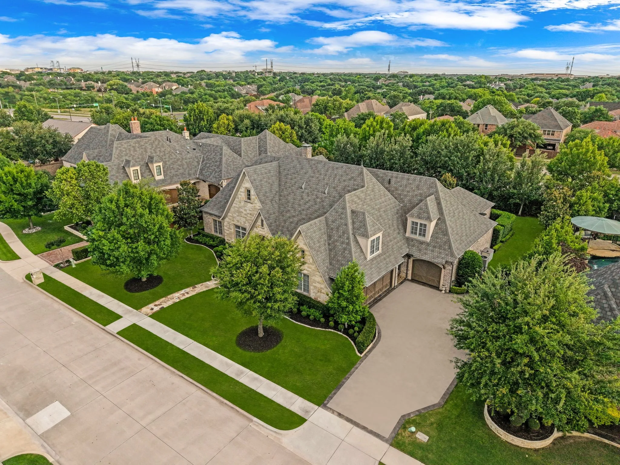 Single Family Residence For Sale in Collin County , 6404 Drawbridge Lane, Plano, Texas 75024, 4 Bedroom, 5 Bathroom, 3 Garage spaces, 5,407 Sqft, built in 2016, mls#21269063, Real Estate Agent in Plano, Homes For Sale in Collin county, Homes For Sale in Plano, Realtor in Plano Texas, Real Estate Brokerage Independent Realty Texas, Luminita Cordes Realtor