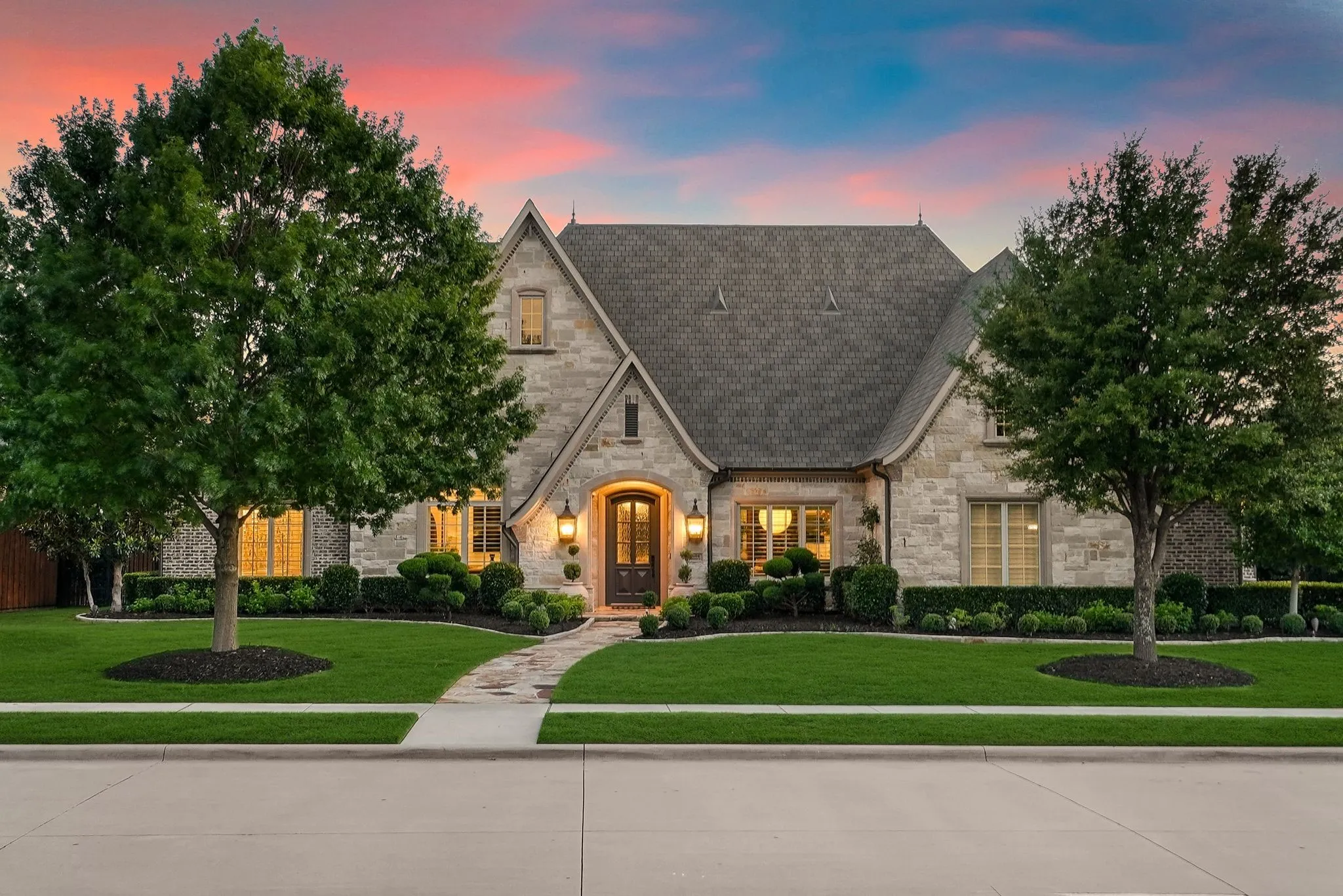Single Family Residence For Sale in Collin County , 6404 Drawbridge Lane, Plano, Texas 75024, 4 Bedroom, 5 Bathroom, 3 Garage spaces, 5,407 Sqft, built in 2016, mls#21269063, Real Estate Agent in Plano, Homes For Sale in Collin county, Homes For Sale in Plano, Realtor in Plano Texas, Real Estate Brokerage Independent Realty Texas, Luminita Cordes Realtor