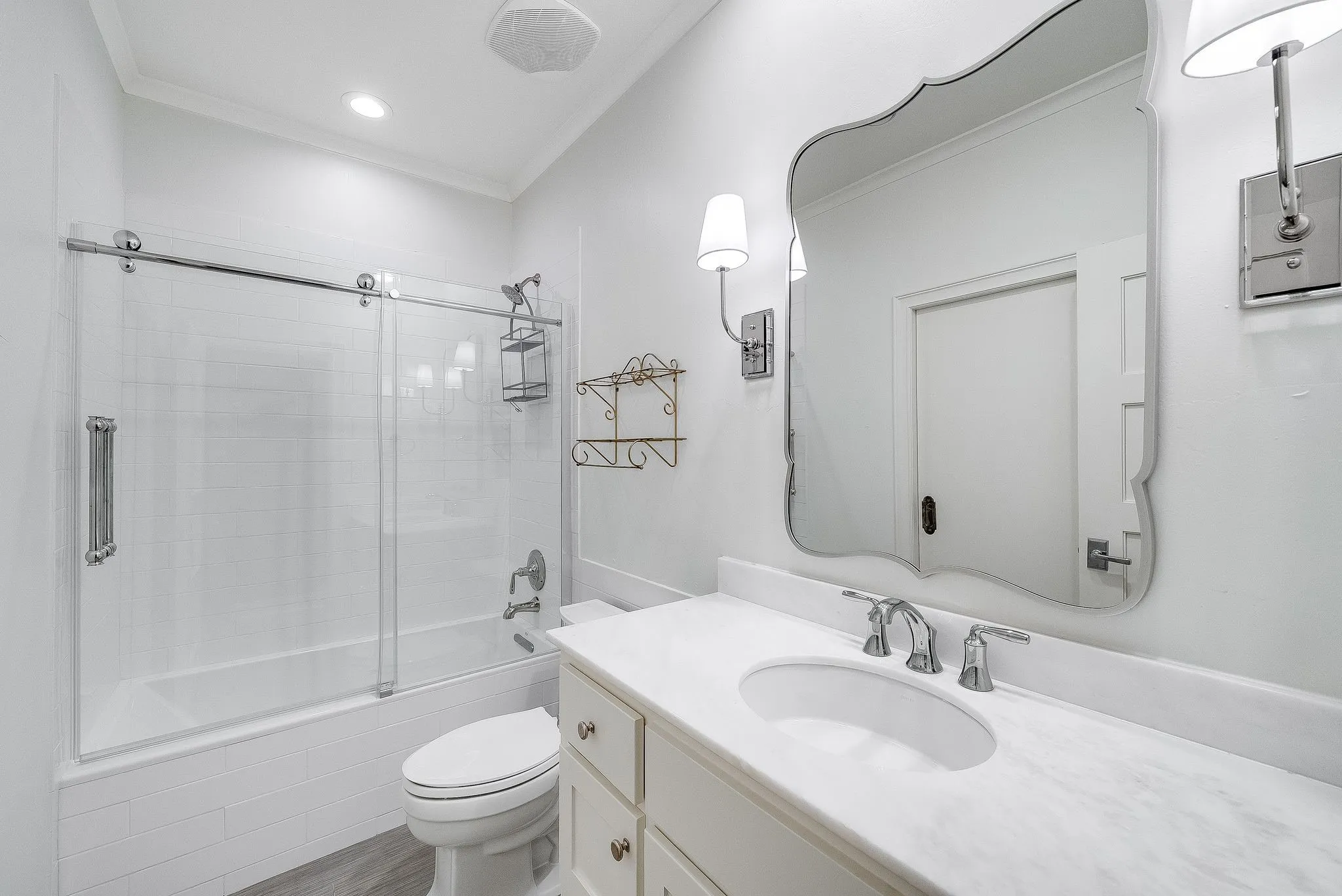 Single Family Residence For Sale in Collin County , 6404 Drawbridge Lane, Plano, Texas 75024, 4 Bedroom, 5 Bathroom, 3 Garage spaces, 5,407 Sqft, built in 2016, mls#21269063, Real Estate Agent in Plano, Homes For Sale in Collin county, Homes For Sale in Plano, Realtor in Plano Texas, Real Estate Brokerage Independent Realty Texas, Luminita Cordes Realtor