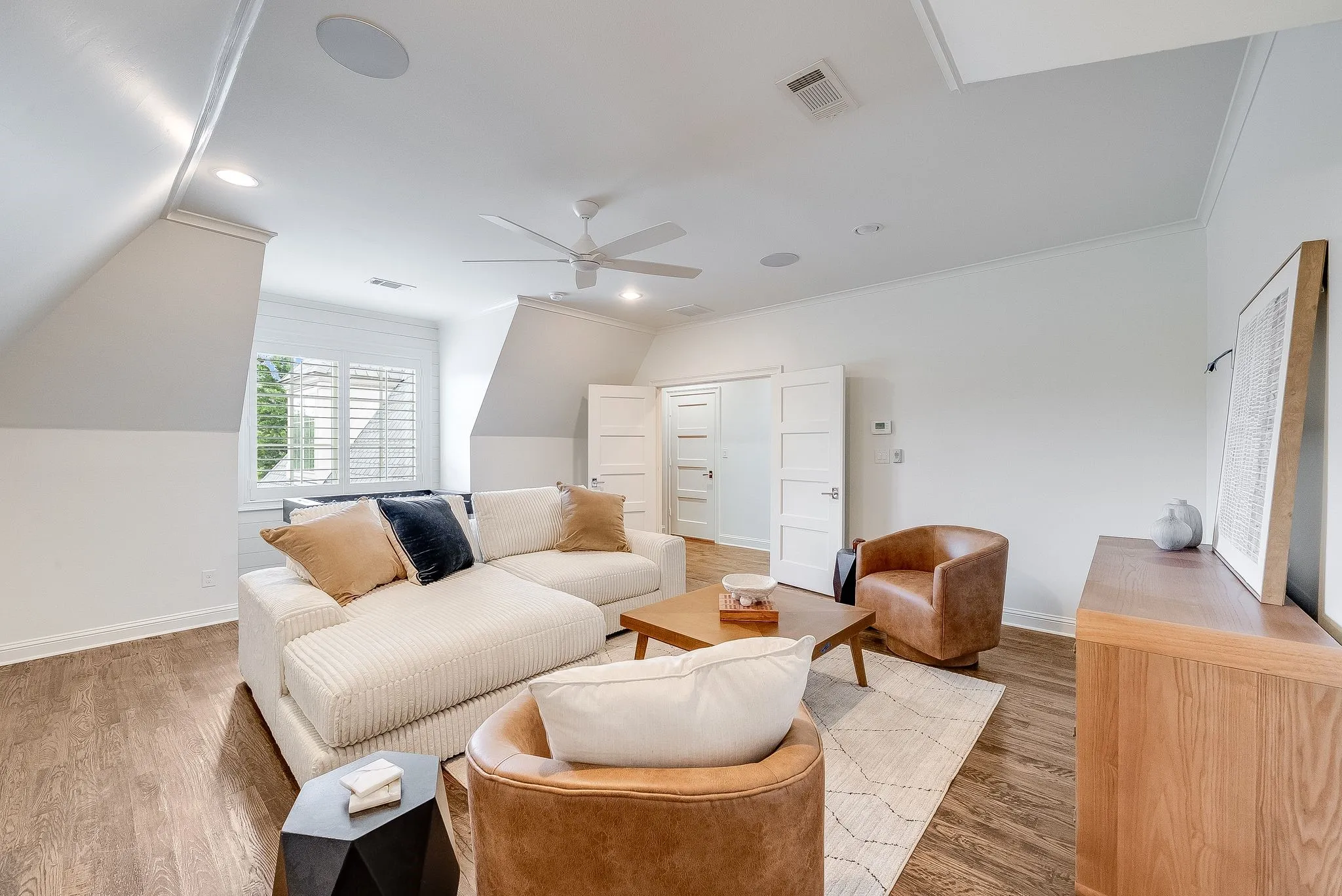 Single Family Residence For Sale in Collin County , 6404 Drawbridge Lane, Plano, Texas 75024, 4 Bedroom, 5 Bathroom, 3 Garage spaces, 5,407 Sqft, built in 2016, mls#21269063, Real Estate Agent in Plano, Homes For Sale in Collin county, Homes For Sale in Plano, Realtor in Plano Texas, Real Estate Brokerage Independent Realty Texas, Luminita Cordes Realtor