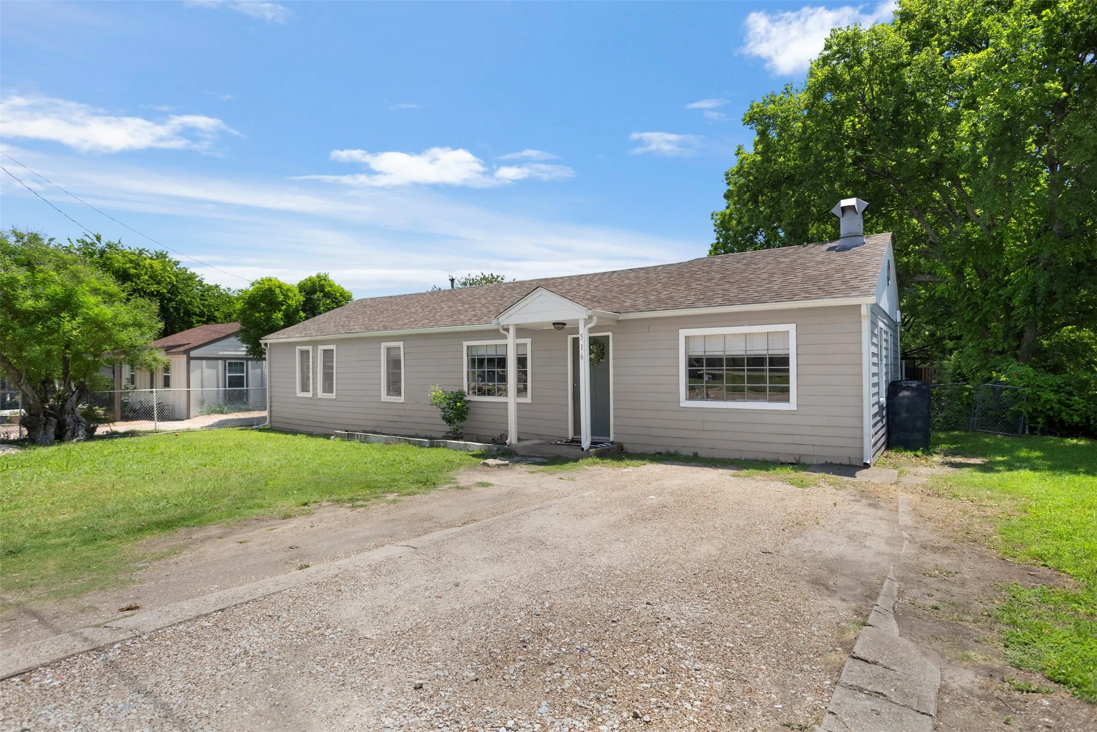 Single Family Residence For Sale in Dallas County , 516 E Wintergreen Road, De Soto, Texas 75115, 4 Bedroom, 1 Bathroom, Garage spaces, 1,738 Sqft, built in 1955, mls#21270128, Real Estate Agent in De Soto, Homes For Sale in Dallas county, Homes For Sale in De Soto, Realtor in De Soto Texas, Real Estate Brokerage Independent Realty Texas, Luminita Cordes Realtor