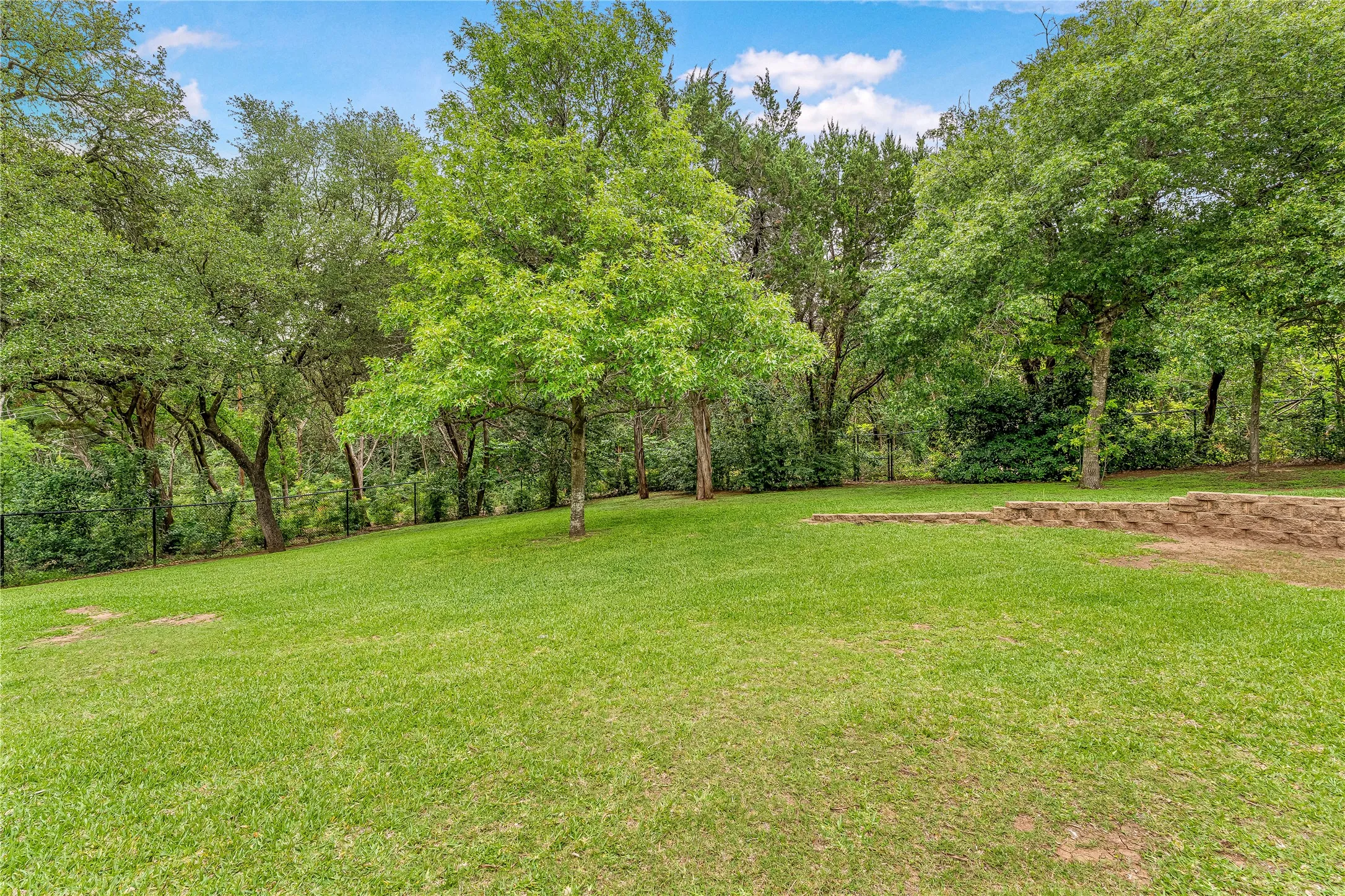 Single Family Residence For Sale in Mc Lennan County , 3201 Edward Drive, Waco, Texas 76708, 4 Bedroom, 4 Bathroom, 3 Garage spaces, 3,525 Sqft, built in 2004, mls#21265440, Real Estate Agent in Waco, Homes For Sale in Mc Lennan county, Homes For Sale in Waco, Realtor in Waco Texas, Real Estate Brokerage Independent Realty Texas, Luminita Cordes Realtor