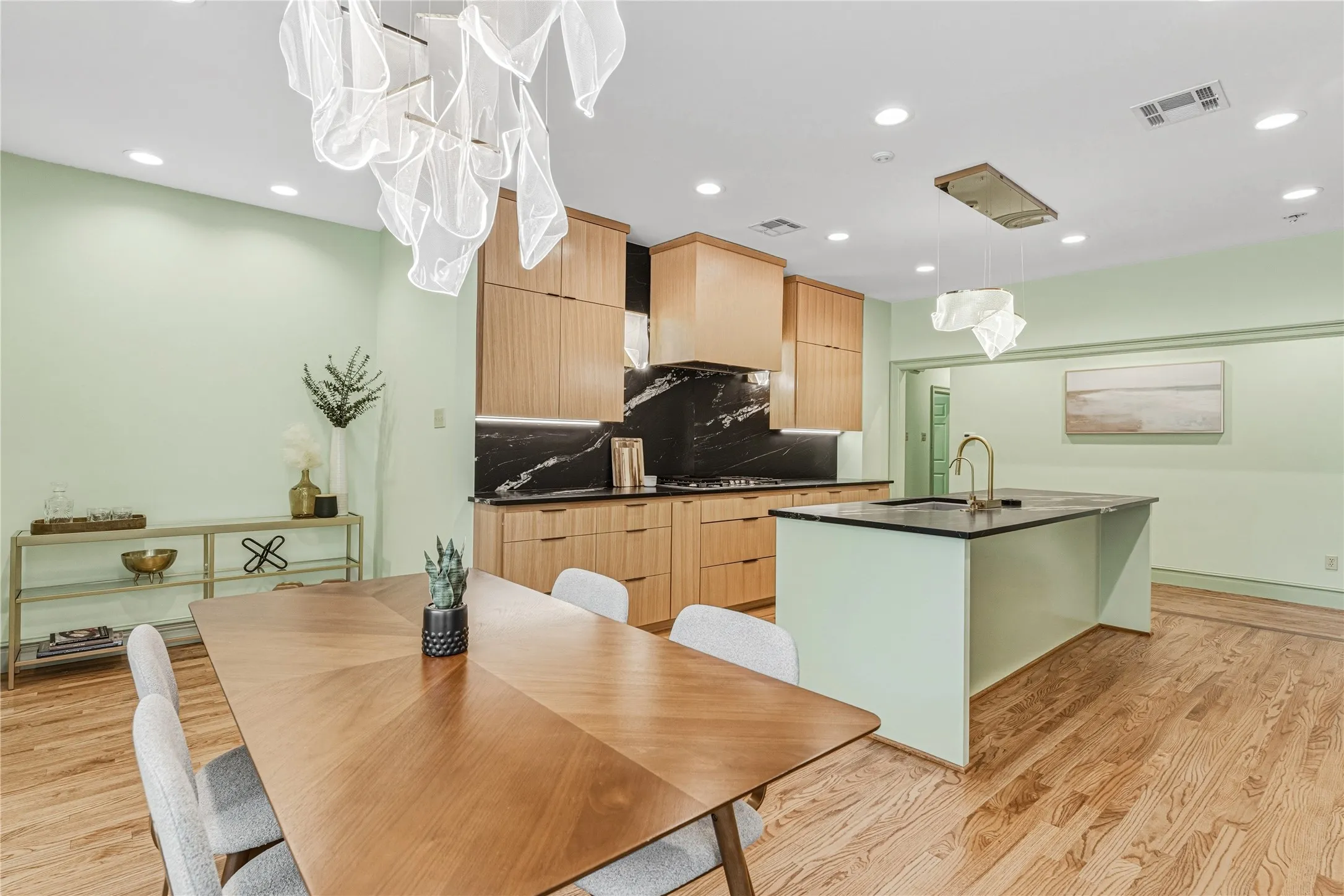 Single Family Residence For Sale in Mc Lennan County , 3201 Edward Drive, Waco, Texas 76708, 4 Bedroom, 4 Bathroom, 3 Garage spaces, 3,525 Sqft, built in 2004, mls#21265440, Real Estate Agent in Waco, Homes For Sale in Mc Lennan county, Homes For Sale in Waco, Realtor in Waco Texas, Real Estate Brokerage Independent Realty Texas, Luminita Cordes Realtor