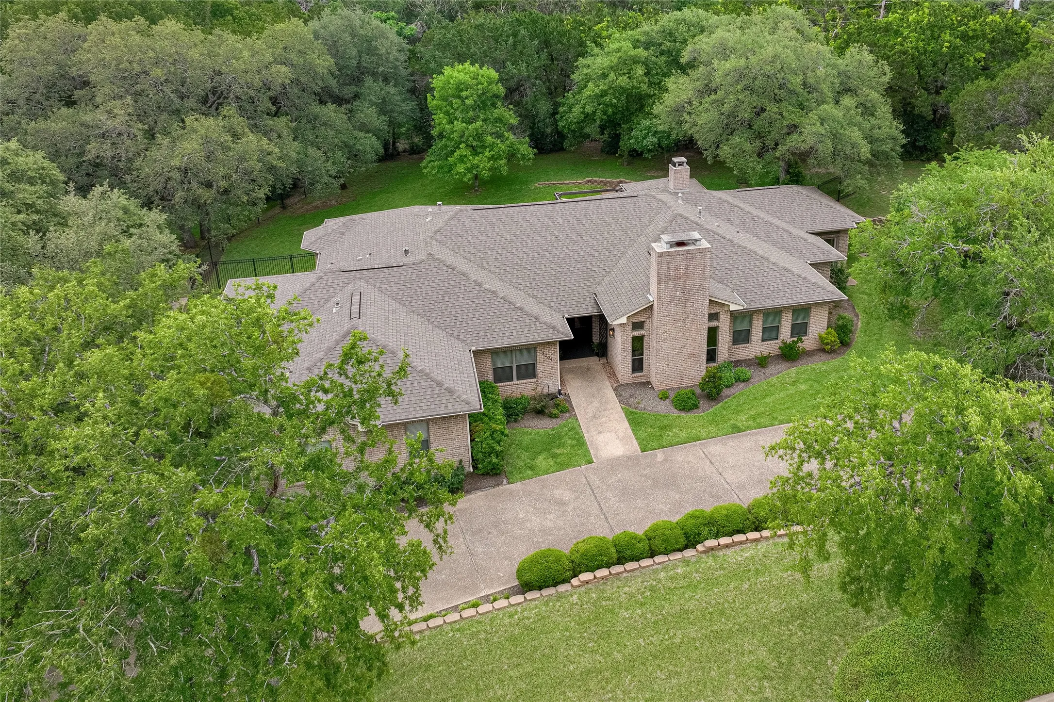 Single Family Residence For Sale in Mc Lennan County , 3201 Edward Drive, Waco, Texas 76708, 4 Bedroom, 4 Bathroom, 3 Garage spaces, 3,525 Sqft, built in 2004, mls#21265440, Real Estate Agent in Waco, Homes For Sale in Mc Lennan county, Homes For Sale in Waco, Realtor in Waco Texas, Real Estate Brokerage Independent Realty Texas, Luminita Cordes Realtor