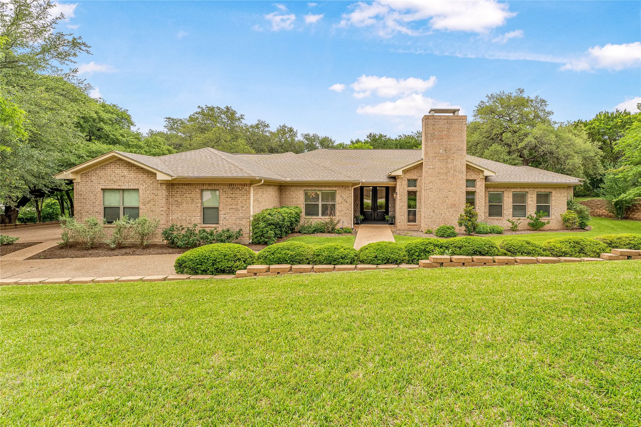 Single Family Residence For Sale in Mc Lennan County , 3201 Edward Drive, Waco, Texas 76708, 4 Bedroom, 4 Bathroom, 3 Garage spaces, 3,525 Sqft, built in 2004, mls#21265440, Real Estate Agent in Waco, Homes For Sale in Mc Lennan county, Homes For Sale in Waco, Realtor in Waco Texas, Real Estate Brokerage Independent Realty Texas, Luminita Cordes Realtor