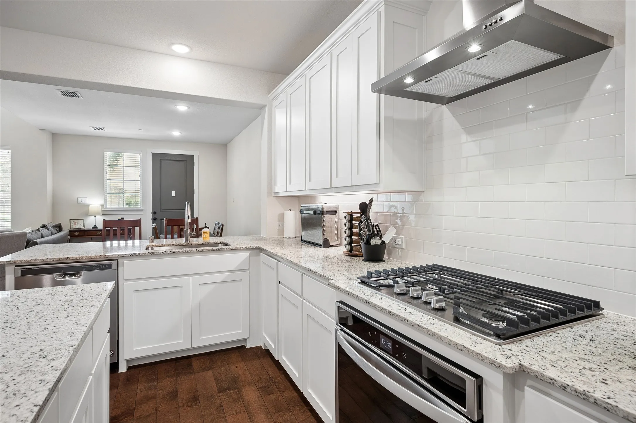 Townhouse For Sale in Dallas County , 536 Ballustrade Drive, Irving, Texas 75039, 2 Bedroom, 3 Bathroom, 2 Garage spaces, 1,825 Sqft, built in 2020, mls#21269768, Real Estate Agent in Irving, Homes For Sale in Dallas county, Homes For Sale in Irving, Realtor in Irving Texas, Real Estate Brokerage Independent Realty Texas, Luminita Cordes Realtor