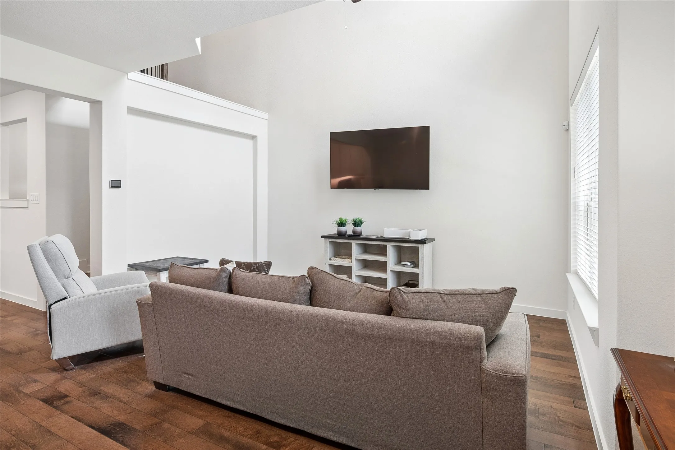 Townhouse For Sale in Dallas County , 536 Ballustrade Drive, Irving, Texas 75039, 2 Bedroom, 3 Bathroom, 2 Garage spaces, 1,825 Sqft, built in 2020, mls#21269768, Real Estate Agent in Irving, Homes For Sale in Dallas county, Homes For Sale in Irving, Realtor in Irving Texas, Real Estate Brokerage Independent Realty Texas, Luminita Cordes Realtor