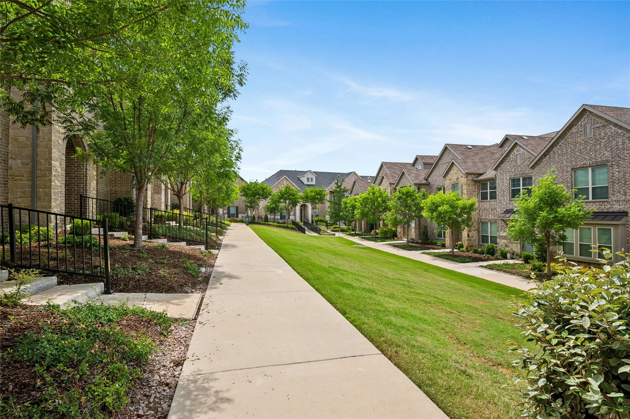 Townhouse For Sale in Dallas County , 536 Ballustrade Drive, Irving, Texas 75039, 2 Bedroom, 3 Bathroom, 2 Garage spaces, 1,825 Sqft, built in 2020, mls#21269768, Real Estate Agent in Irving, Homes For Sale in Dallas county, Homes For Sale in Irving, Realtor in Irving Texas, Real Estate Brokerage Independent Realty Texas, Luminita Cordes Realtor