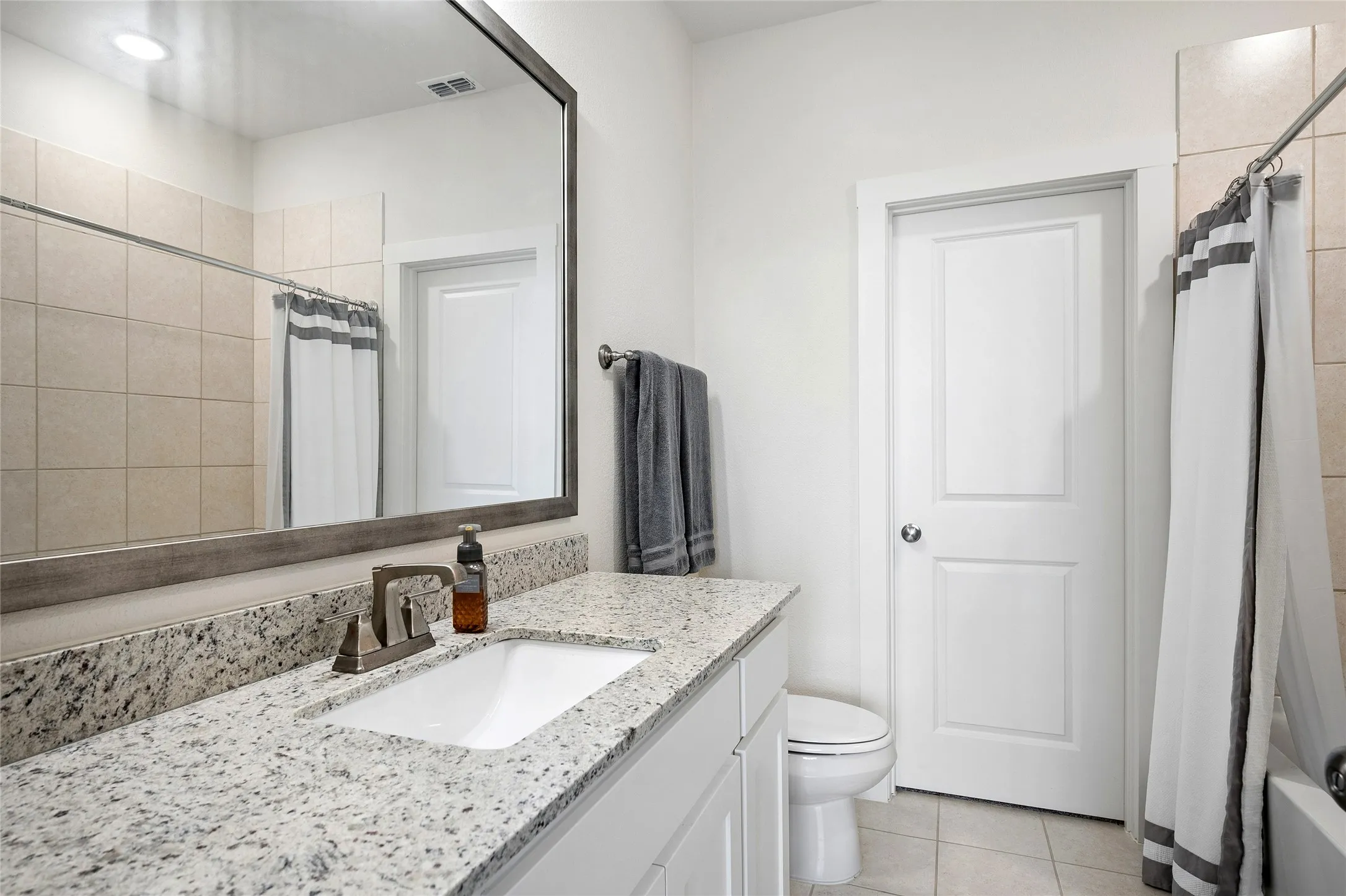 Townhouse For Sale in Dallas County , 536 Ballustrade Drive, Irving, Texas 75039, 2 Bedroom, 3 Bathroom, 2 Garage spaces, 1,825 Sqft, built in 2020, mls#21269768, Real Estate Agent in Irving, Homes For Sale in Dallas county, Homes For Sale in Irving, Realtor in Irving Texas, Real Estate Brokerage Independent Realty Texas, Luminita Cordes Realtor