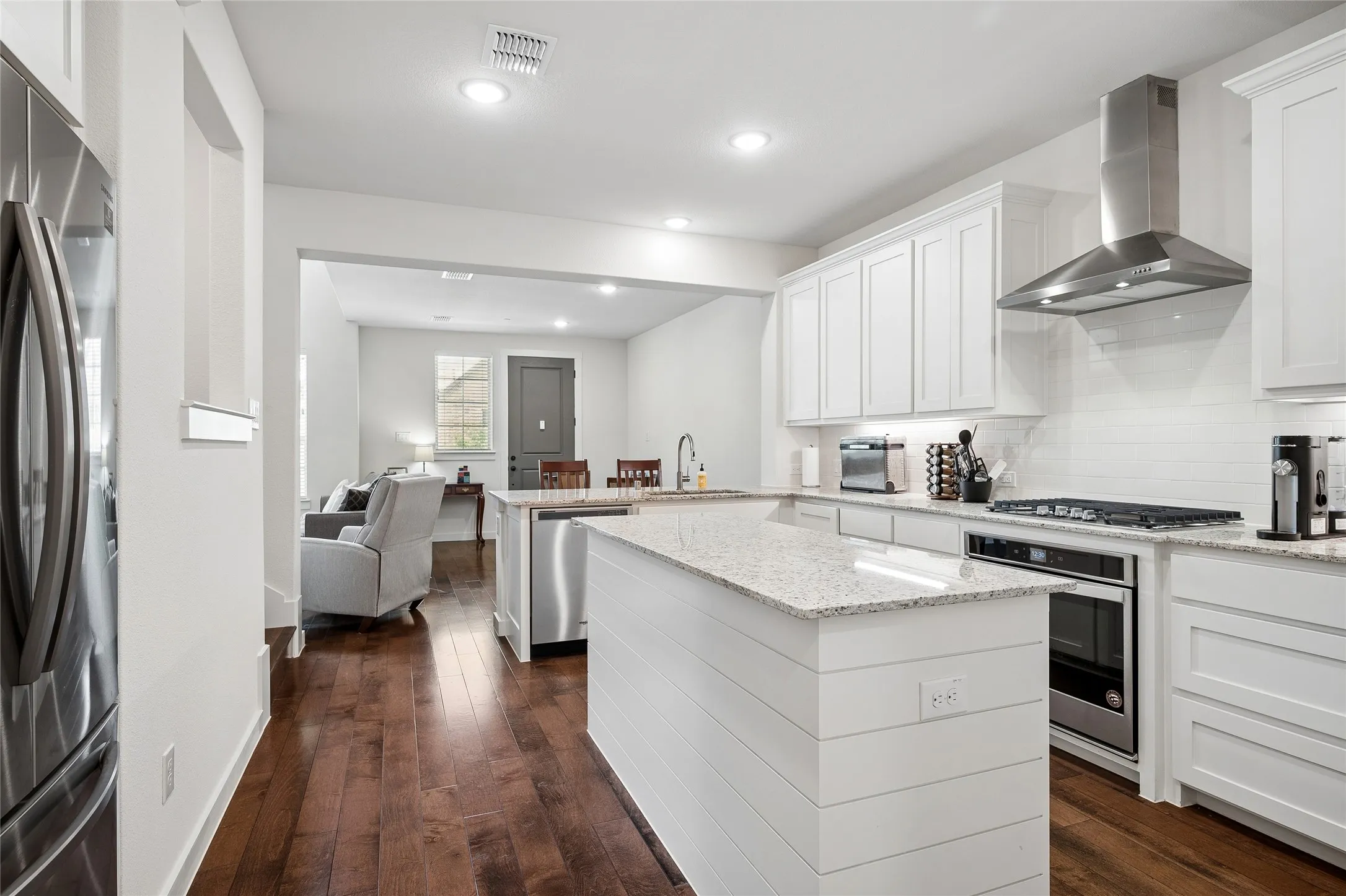 Townhouse For Sale in Dallas County , 536 Ballustrade Drive, Irving, Texas 75039, 2 Bedroom, 3 Bathroom, 2 Garage spaces, 1,825 Sqft, built in 2020, mls#21269768, Real Estate Agent in Irving, Homes For Sale in Dallas county, Homes For Sale in Irving, Realtor in Irving Texas, Real Estate Brokerage Independent Realty Texas, Luminita Cordes Realtor