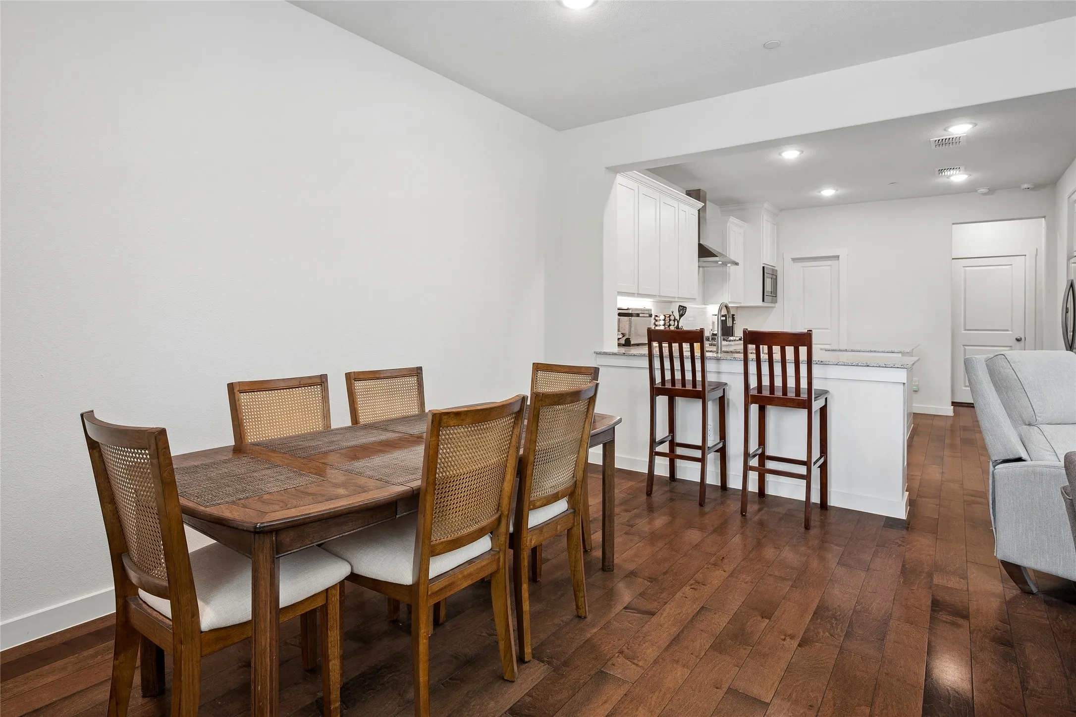 Townhouse For Sale in Dallas County , 536 Ballustrade Drive, Irving, Texas 75039, 2 Bedroom, 3 Bathroom, 2 Garage spaces, 1,825 Sqft, built in 2020, mls#21269768, Real Estate Agent in Irving, Homes For Sale in Dallas county, Homes For Sale in Irving, Realtor in Irving Texas, Real Estate Brokerage Independent Realty Texas, Luminita Cordes Realtor