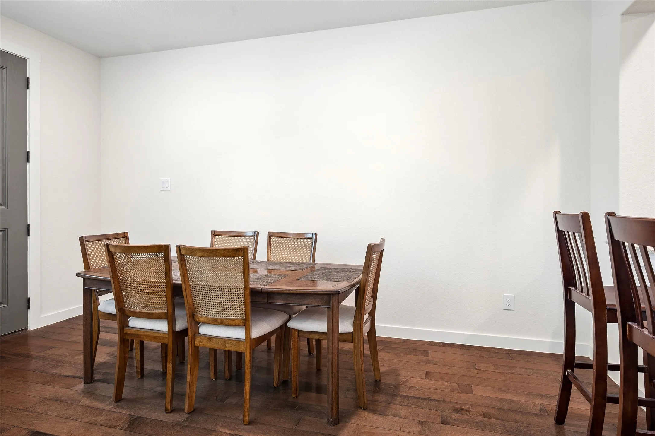 Townhouse For Sale in Dallas County , 536 Ballustrade Drive, Irving, Texas 75039, 2 Bedroom, 3 Bathroom, 2 Garage spaces, 1,825 Sqft, built in 2020, mls#21269768, Real Estate Agent in Irving, Homes For Sale in Dallas county, Homes For Sale in Irving, Realtor in Irving Texas, Real Estate Brokerage Independent Realty Texas, Luminita Cordes Realtor