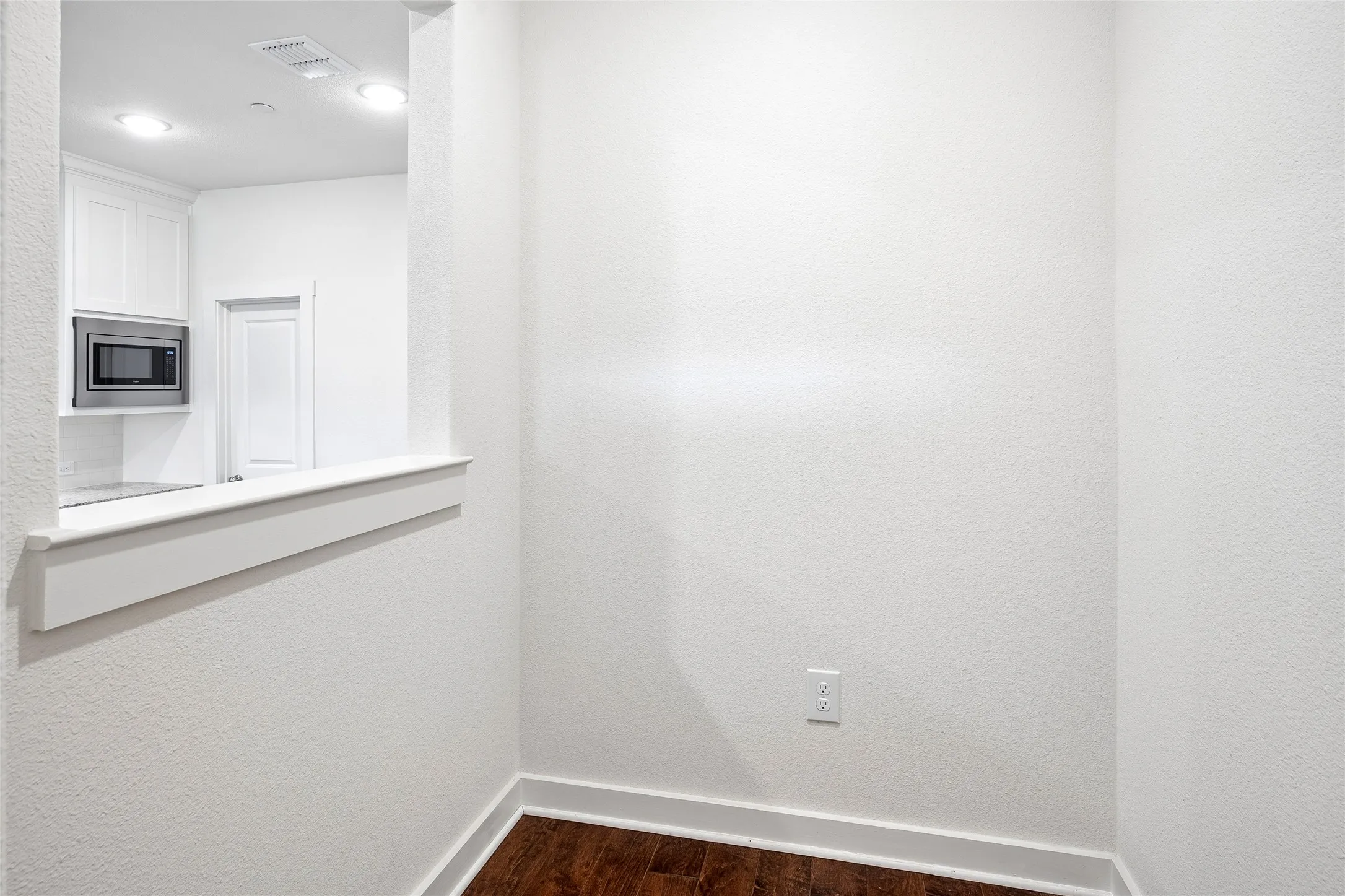 Townhouse For Sale in Dallas County , 536 Ballustrade Drive, Irving, Texas 75039, 2 Bedroom, 3 Bathroom, 2 Garage spaces, 1,825 Sqft, built in 2020, mls#21269768, Real Estate Agent in Irving, Homes For Sale in Dallas county, Homes For Sale in Irving, Realtor in Irving Texas, Real Estate Brokerage Independent Realty Texas, Luminita Cordes Realtor