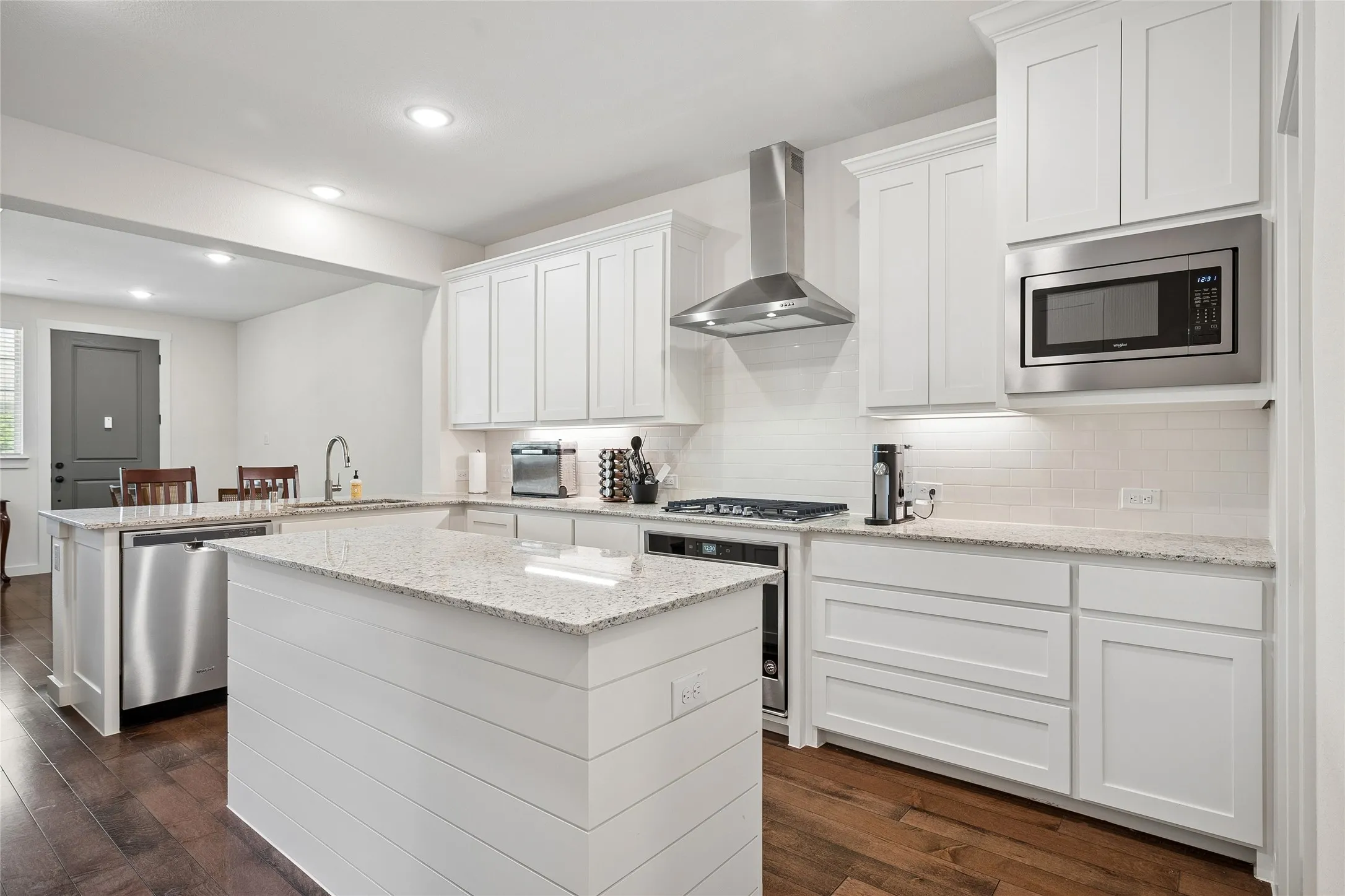 Townhouse For Sale in Dallas County , 536 Ballustrade Drive, Irving, Texas 75039, 2 Bedroom, 3 Bathroom, 2 Garage spaces, 1,825 Sqft, built in 2020, mls#21269768, Real Estate Agent in Irving, Homes For Sale in Dallas county, Homes For Sale in Irving, Realtor in Irving Texas, Real Estate Brokerage Independent Realty Texas, Luminita Cordes Realtor