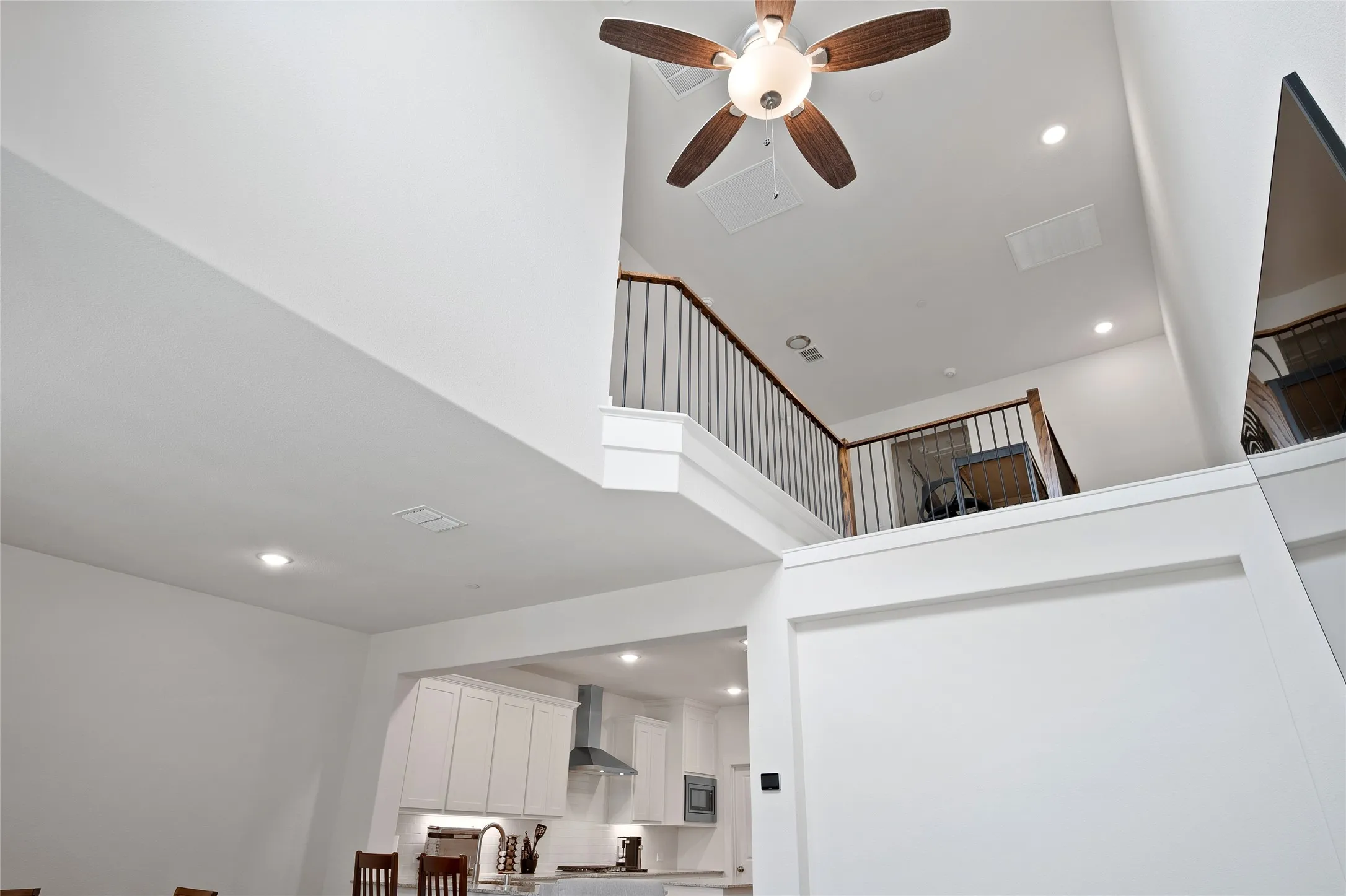 Townhouse For Sale in Dallas County , 536 Ballustrade Drive, Irving, Texas 75039, 2 Bedroom, 3 Bathroom, 2 Garage spaces, 1,825 Sqft, built in 2020, mls#21269768, Real Estate Agent in Irving, Homes For Sale in Dallas county, Homes For Sale in Irving, Realtor in Irving Texas, Real Estate Brokerage Independent Realty Texas, Luminita Cordes Realtor