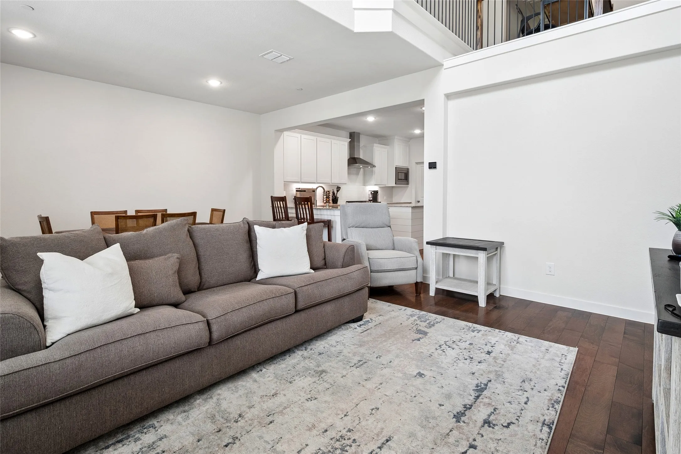 Townhouse For Sale in Dallas County , 536 Ballustrade Drive, Irving, Texas 75039, 2 Bedroom, 3 Bathroom, 2 Garage spaces, 1,825 Sqft, built in 2020, mls#21269768, Real Estate Agent in Irving, Homes For Sale in Dallas county, Homes For Sale in Irving, Realtor in Irving Texas, Real Estate Brokerage Independent Realty Texas, Luminita Cordes Realtor