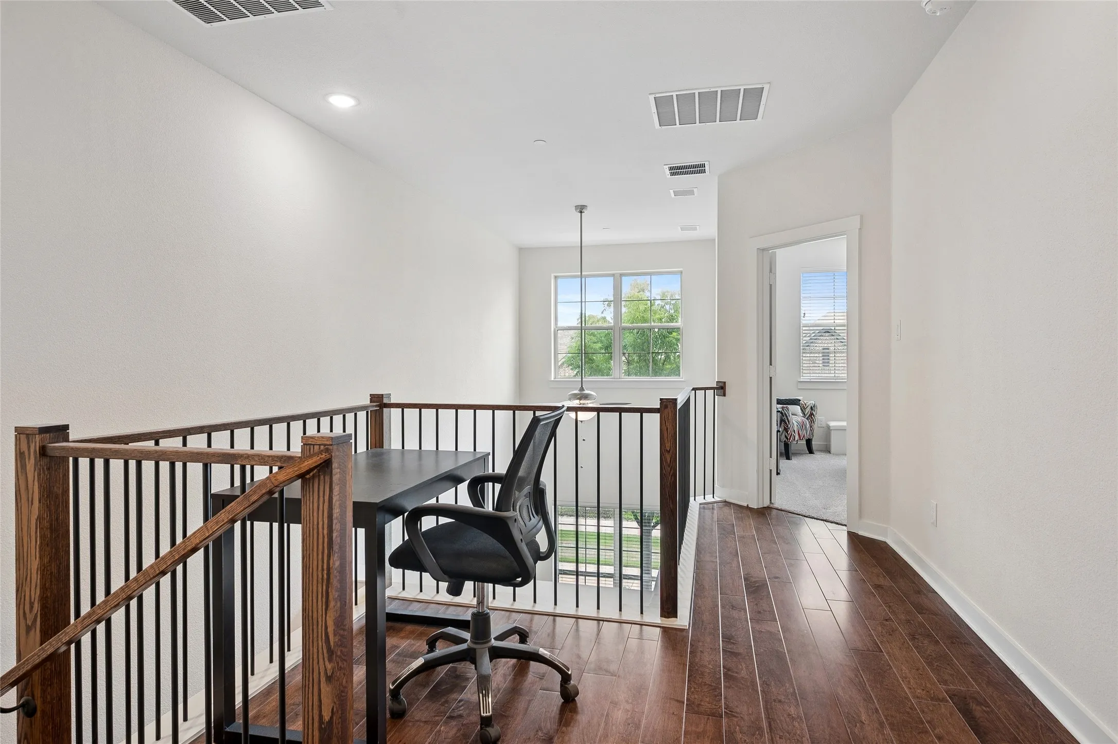 Townhouse For Sale in Dallas County , 536 Ballustrade Drive, Irving, Texas 75039, 2 Bedroom, 3 Bathroom, 2 Garage spaces, 1,825 Sqft, built in 2020, mls#21269768, Real Estate Agent in Irving, Homes For Sale in Dallas county, Homes For Sale in Irving, Realtor in Irving Texas, Real Estate Brokerage Independent Realty Texas, Luminita Cordes Realtor