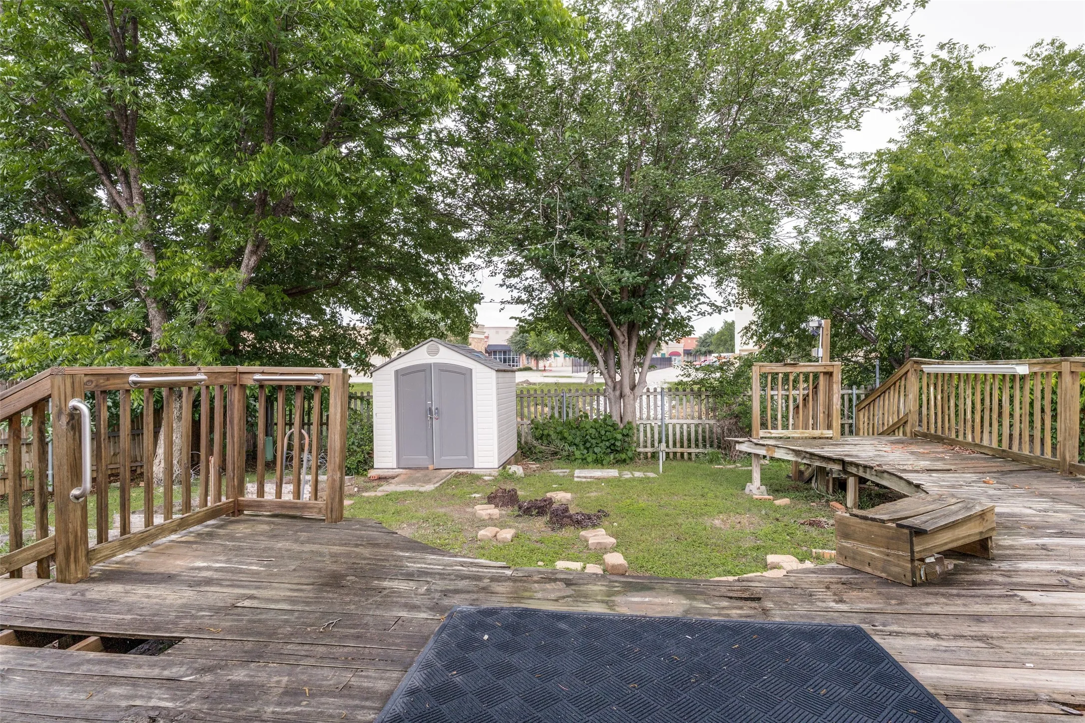 Single Family Residence For Sale in Tarrant County , 7429 Creekfall Drive, Fort Worth, Texas 76137, 3 Bedroom, 2 Bathroom, 2 Garage spaces, 1,440 Sqft, built in 2001, mls#21258705, Real Estate Agent in Fort Worth, Homes For Sale in Tarrant county, Homes For Sale in Fort Worth, Realtor in Fort Worth Texas, Real Estate Brokerage Independent Realty Texas, Luminita Cordes Realtor
