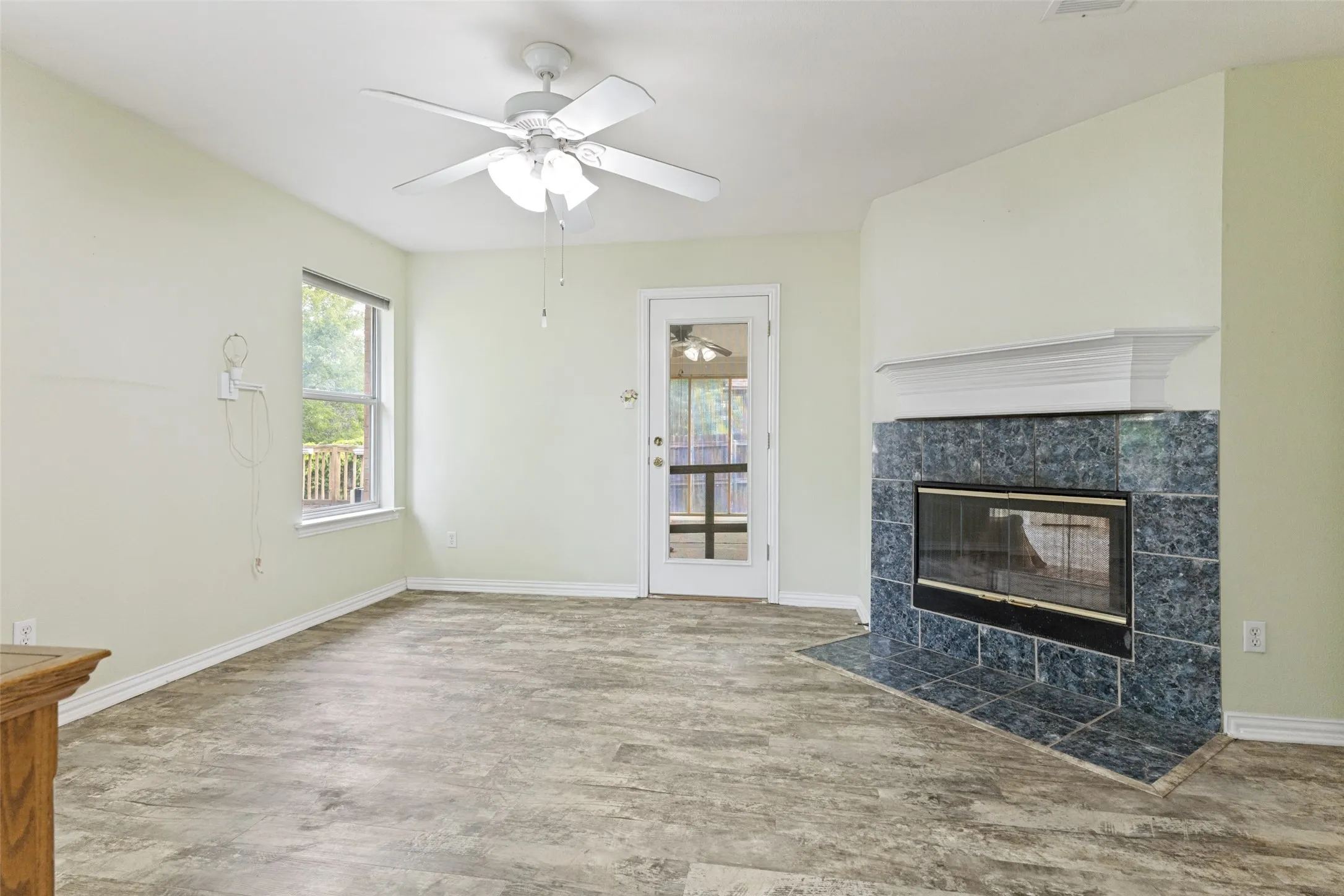 Single Family Residence For Sale in Tarrant County , 7429 Creekfall Drive, Fort Worth, Texas 76137, 3 Bedroom, 2 Bathroom, 2 Garage spaces, 1,440 Sqft, built in 2001, mls#21258705, Real Estate Agent in Fort Worth, Homes For Sale in Tarrant county, Homes For Sale in Fort Worth, Realtor in Fort Worth Texas, Real Estate Brokerage Independent Realty Texas, Luminita Cordes Realtor