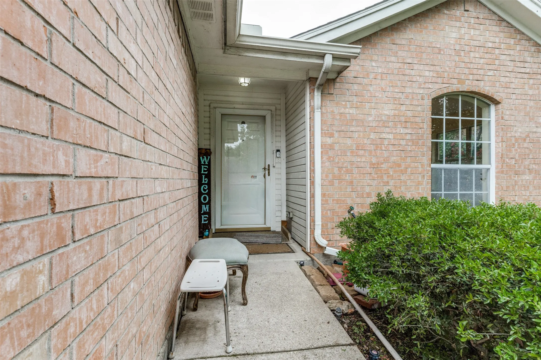 Single Family Residence For Sale in Tarrant County , 7429 Creekfall Drive, Fort Worth, Texas 76137, 3 Bedroom, 2 Bathroom, 2 Garage spaces, 1,440 Sqft, built in 2001, mls#21258705, Real Estate Agent in Fort Worth, Homes For Sale in Tarrant county, Homes For Sale in Fort Worth, Realtor in Fort Worth Texas, Real Estate Brokerage Independent Realty Texas, Luminita Cordes Realtor