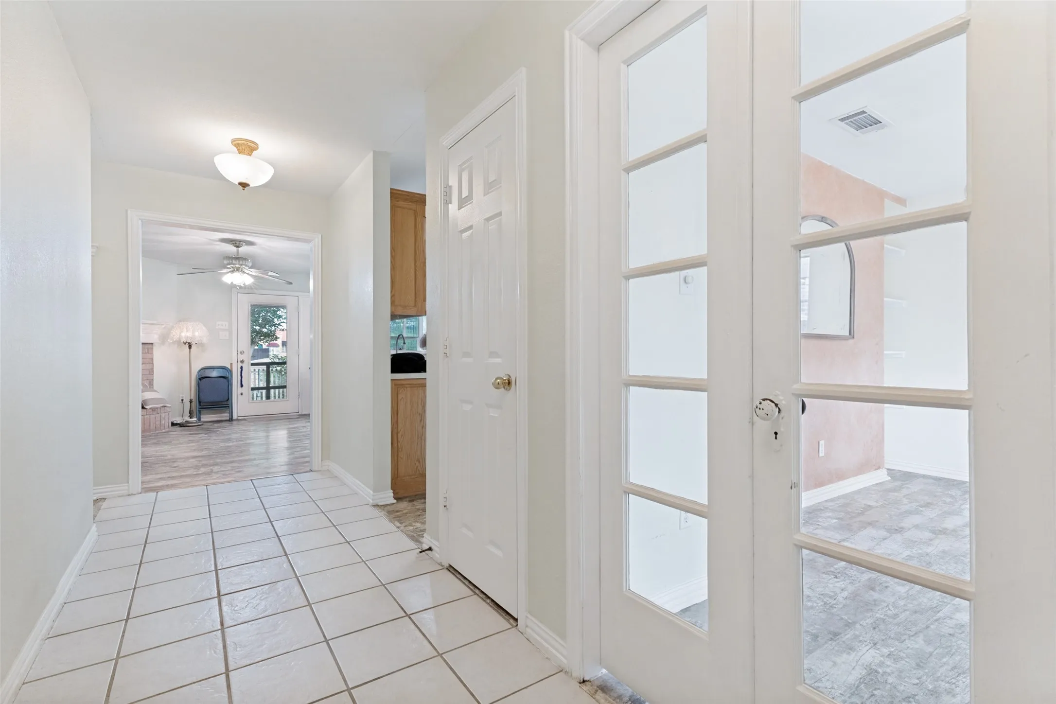 Single Family Residence For Sale in Tarrant County , 7429 Creekfall Drive, Fort Worth, Texas 76137, 3 Bedroom, 2 Bathroom, 2 Garage spaces, 1,440 Sqft, built in 2001, mls#21258705, Real Estate Agent in Fort Worth, Homes For Sale in Tarrant county, Homes For Sale in Fort Worth, Realtor in Fort Worth Texas, Real Estate Brokerage Independent Realty Texas, Luminita Cordes Realtor