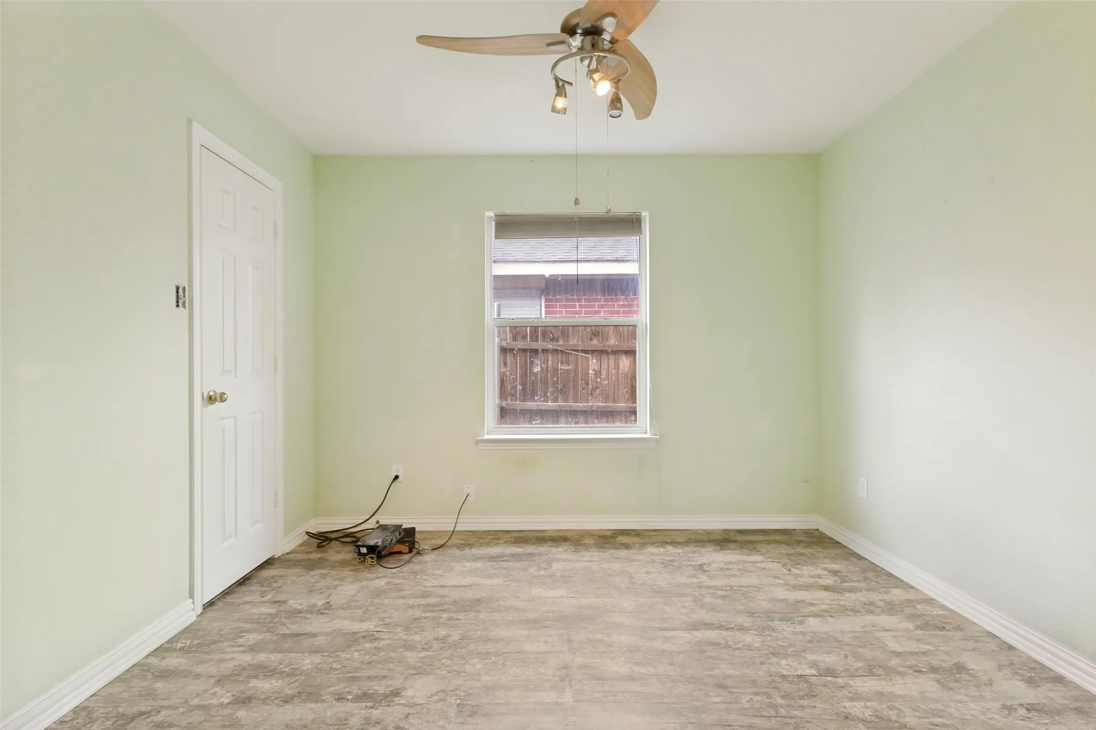 Single Family Residence For Sale in Tarrant County , 7429 Creekfall Drive, Fort Worth, Texas 76137, 3 Bedroom, 2 Bathroom, 2 Garage spaces, 1,440 Sqft, built in 2001, mls#21258705, Real Estate Agent in Fort Worth, Homes For Sale in Tarrant county, Homes For Sale in Fort Worth, Realtor in Fort Worth Texas, Real Estate Brokerage Independent Realty Texas, Luminita Cordes Realtor