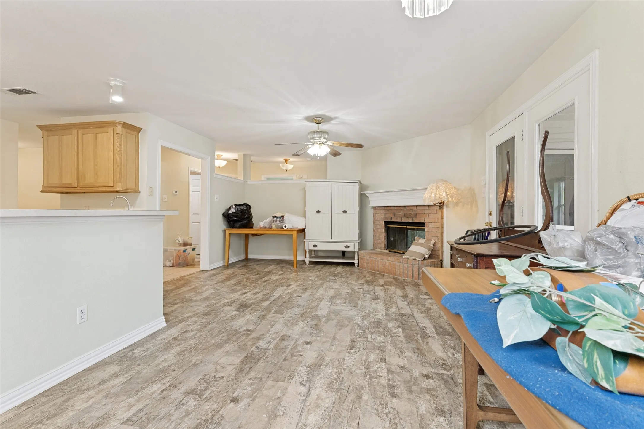 Single Family Residence For Sale in Tarrant County , 7429 Creekfall Drive, Fort Worth, Texas 76137, 3 Bedroom, 2 Bathroom, 2 Garage spaces, 1,440 Sqft, built in 2001, mls#21258705, Real Estate Agent in Fort Worth, Homes For Sale in Tarrant county, Homes For Sale in Fort Worth, Realtor in Fort Worth Texas, Real Estate Brokerage Independent Realty Texas, Luminita Cordes Realtor