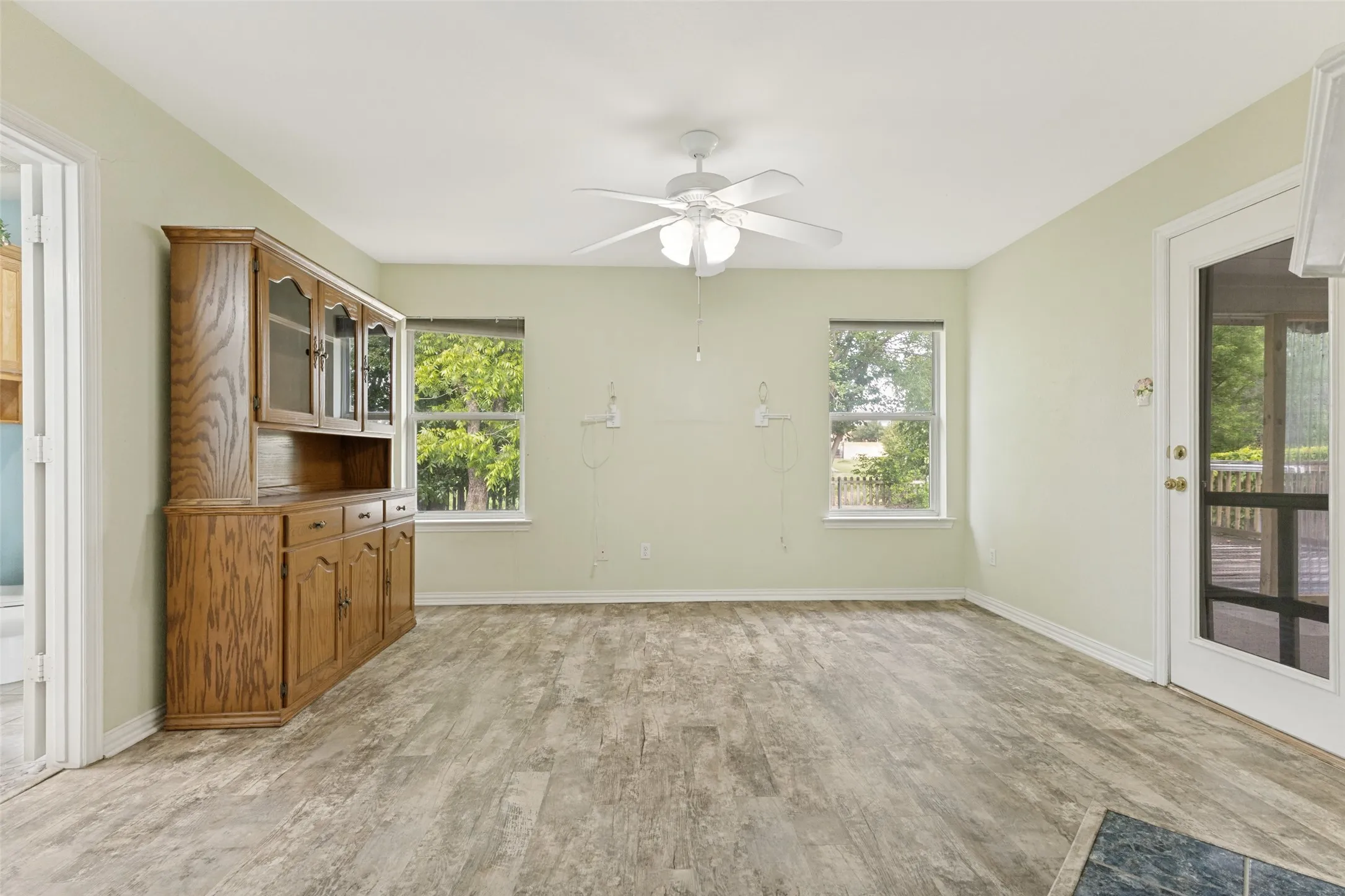Single Family Residence For Sale in Tarrant County , 7429 Creekfall Drive, Fort Worth, Texas 76137, 3 Bedroom, 2 Bathroom, 2 Garage spaces, 1,440 Sqft, built in 2001, mls#21258705, Real Estate Agent in Fort Worth, Homes For Sale in Tarrant county, Homes For Sale in Fort Worth, Realtor in Fort Worth Texas, Real Estate Brokerage Independent Realty Texas, Luminita Cordes Realtor