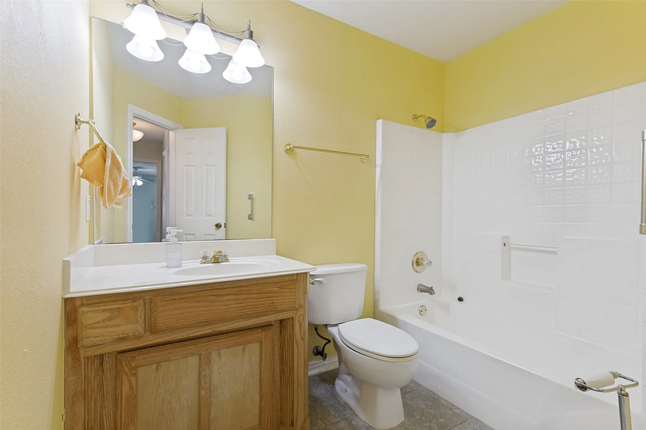 Single Family Residence For Sale in Tarrant County , 7429 Creekfall Drive, Fort Worth, Texas 76137, 3 Bedroom, 2 Bathroom, 2 Garage spaces, 1,440 Sqft, built in 2001, mls#21258705, Real Estate Agent in Fort Worth, Homes For Sale in Tarrant county, Homes For Sale in Fort Worth, Realtor in Fort Worth Texas, Real Estate Brokerage Independent Realty Texas, Luminita Cordes Realtor