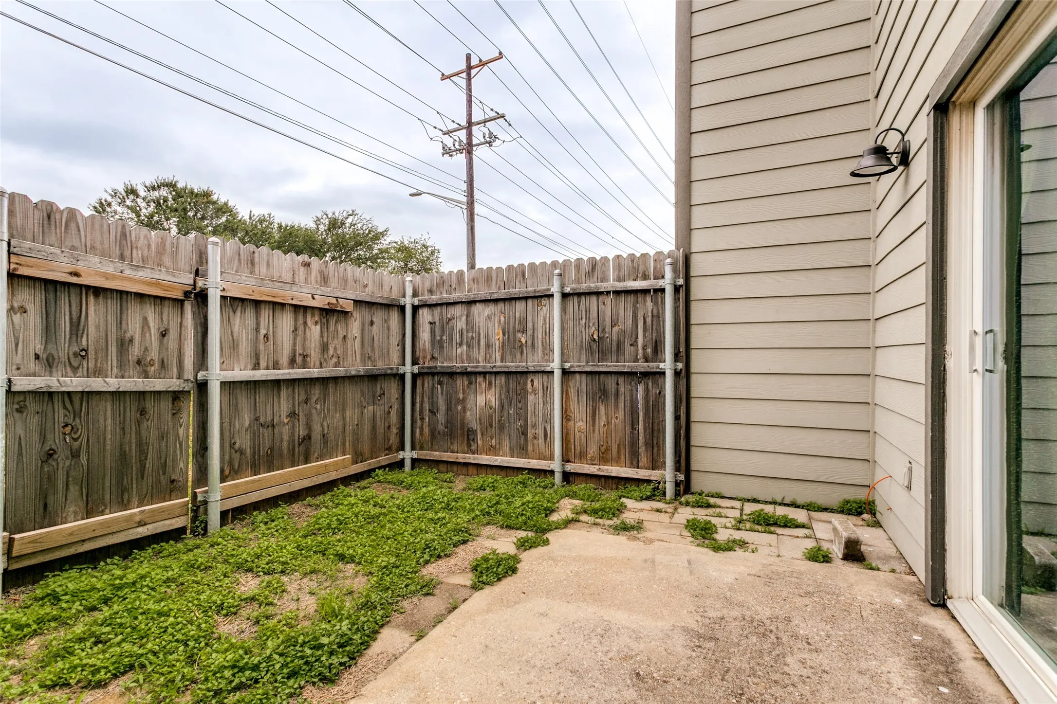 Private and Fenced Patio
and yard for pets