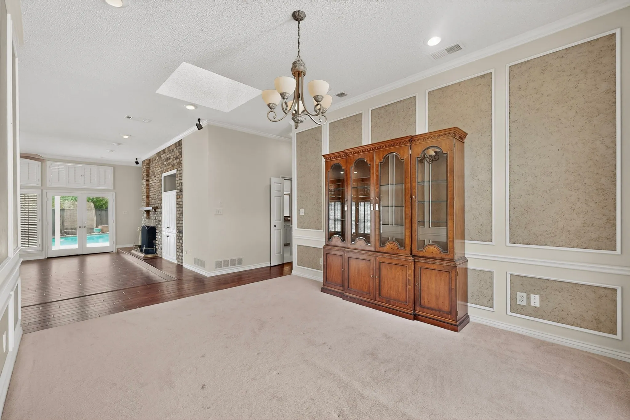 Single Family Residence For Sale in Dallas County , 14015 Highmark Square, Dallas, Texas 75254, 3 Bedroom, 3 Bathroom, 2 Garage spaces, 2,575 Sqft, built in 1980, mls#21266334, Real Estate Agent in Dallas, Homes For Sale in Dallas county, Homes For Sale in Dallas, Realtor in Dallas Texas, Real Estate Brokerage Independent Realty Texas, Luminita Cordes Realtor