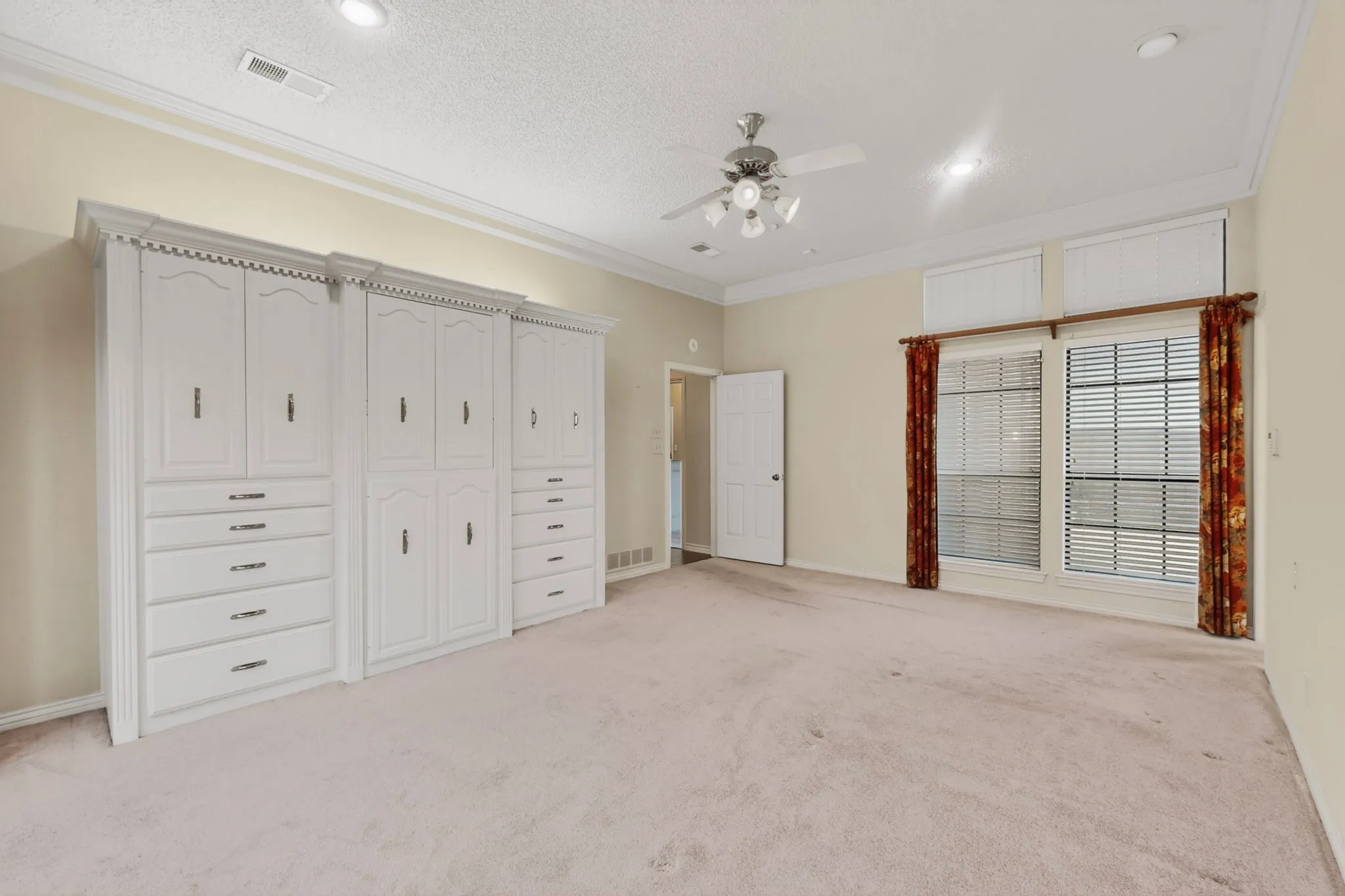 Single Family Residence For Sale in Dallas County , 14015 Highmark Square, Dallas, Texas 75254, 3 Bedroom, 3 Bathroom, 2 Garage spaces, 2,575 Sqft, built in 1980, mls#21266334, Real Estate Agent in Dallas, Homes For Sale in Dallas county, Homes For Sale in Dallas, Realtor in Dallas Texas, Real Estate Brokerage Independent Realty Texas, Luminita Cordes Realtor