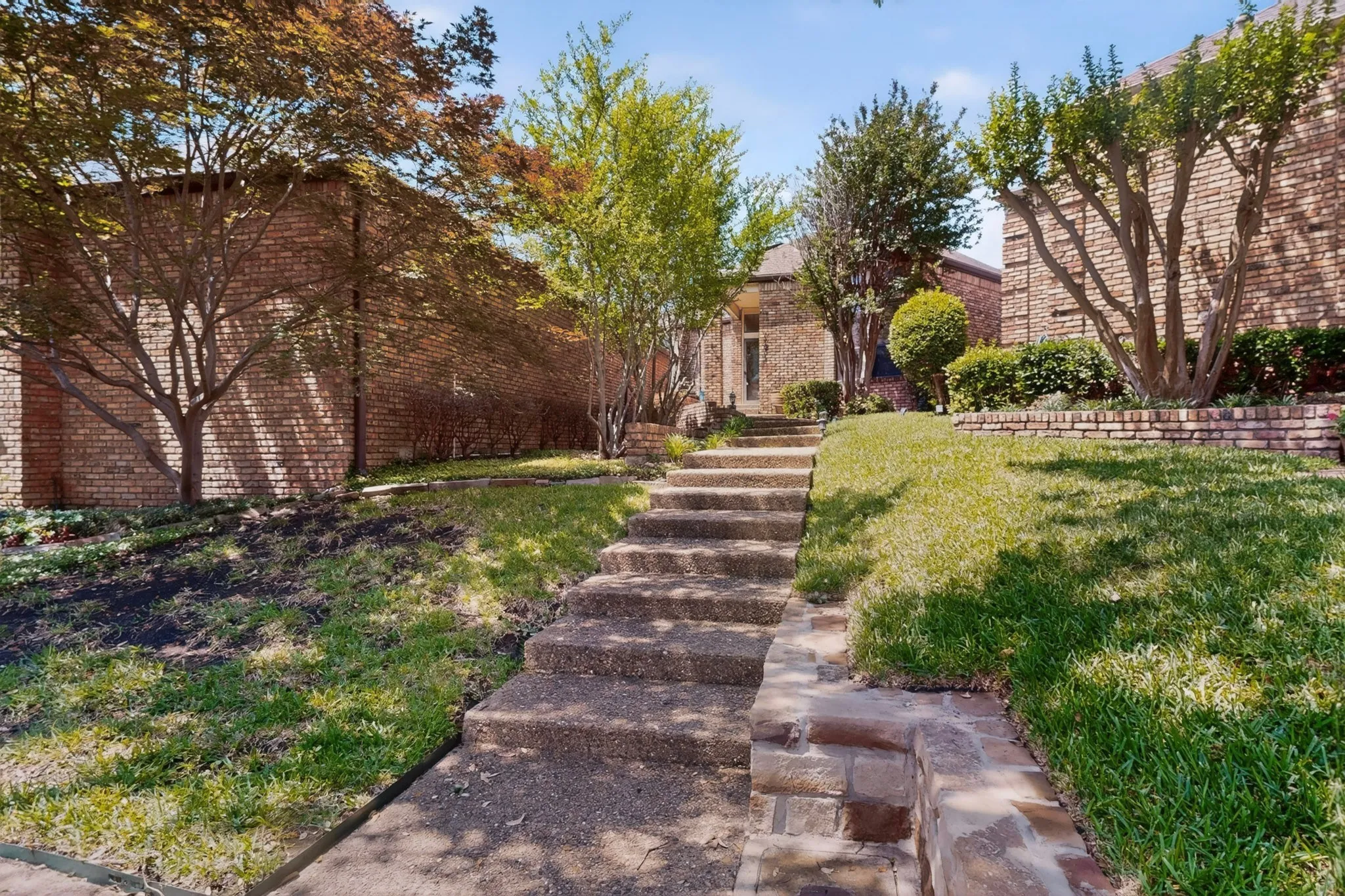 Single Family Residence For Sale in Dallas County , 14015 Highmark Square, Dallas, Texas 75254, 3 Bedroom, 3 Bathroom, 2 Garage spaces, 2,575 Sqft, built in 1980, mls#21266334, Real Estate Agent in Dallas, Homes For Sale in Dallas county, Homes For Sale in Dallas, Realtor in Dallas Texas, Real Estate Brokerage Independent Realty Texas, Luminita Cordes Realtor