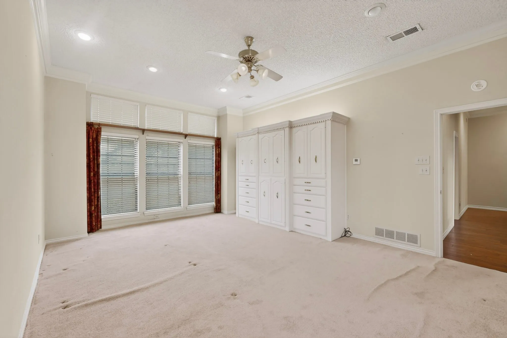 Single Family Residence For Sale in Dallas County , 14015 Highmark Square, Dallas, Texas 75254, 3 Bedroom, 3 Bathroom, 2 Garage spaces, 2,575 Sqft, built in 1980, mls#21266334, Real Estate Agent in Dallas, Homes For Sale in Dallas county, Homes For Sale in Dallas, Realtor in Dallas Texas, Real Estate Brokerage Independent Realty Texas, Luminita Cordes Realtor