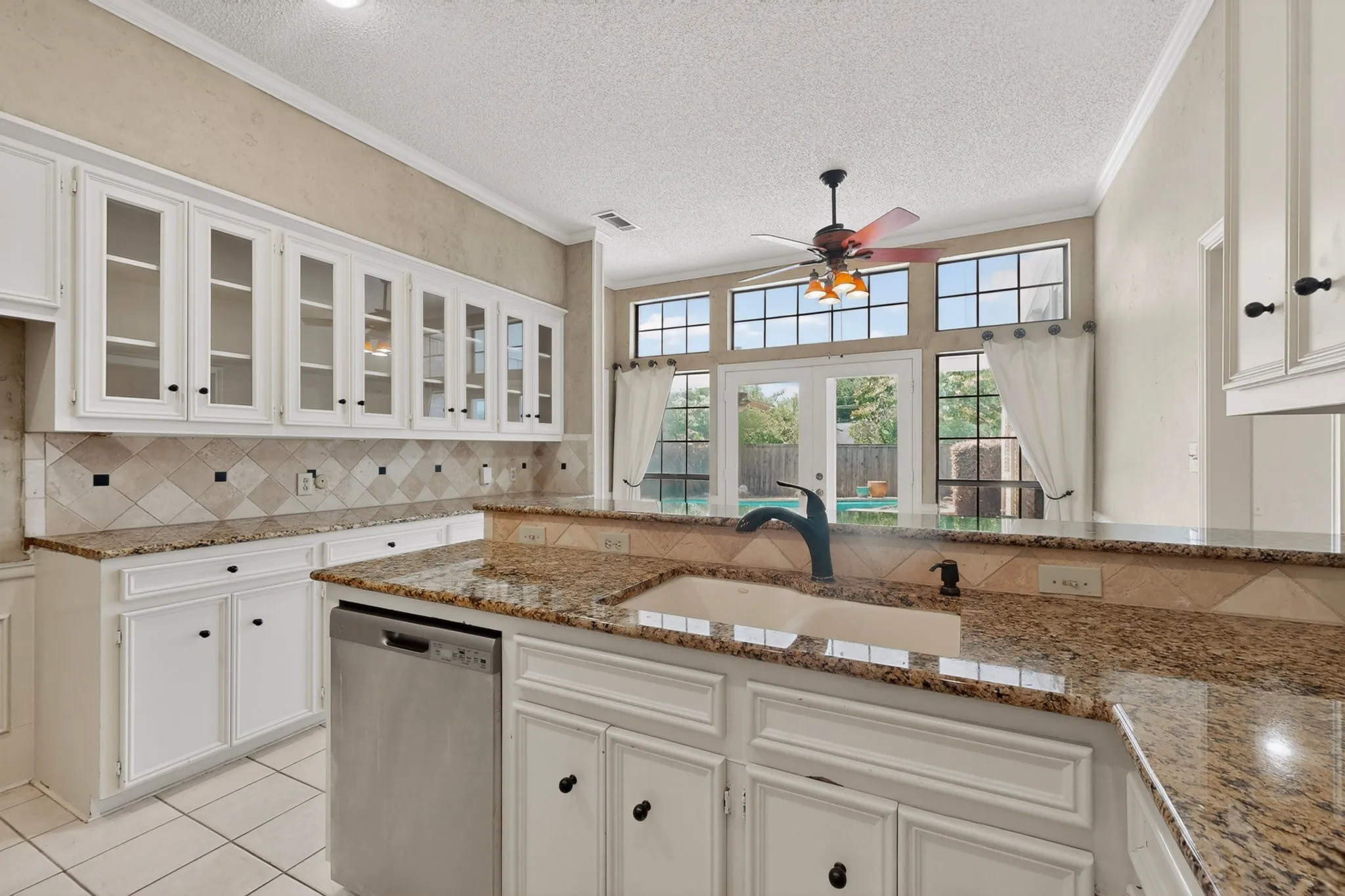 Single Family Residence For Sale in Dallas County , 14015 Highmark Square, Dallas, Texas 75254, 3 Bedroom, 3 Bathroom, 2 Garage spaces, 2,575 Sqft, built in 1980, mls#21266334, Real Estate Agent in Dallas, Homes For Sale in Dallas county, Homes For Sale in Dallas, Realtor in Dallas Texas, Real Estate Brokerage Independent Realty Texas, Luminita Cordes Realtor