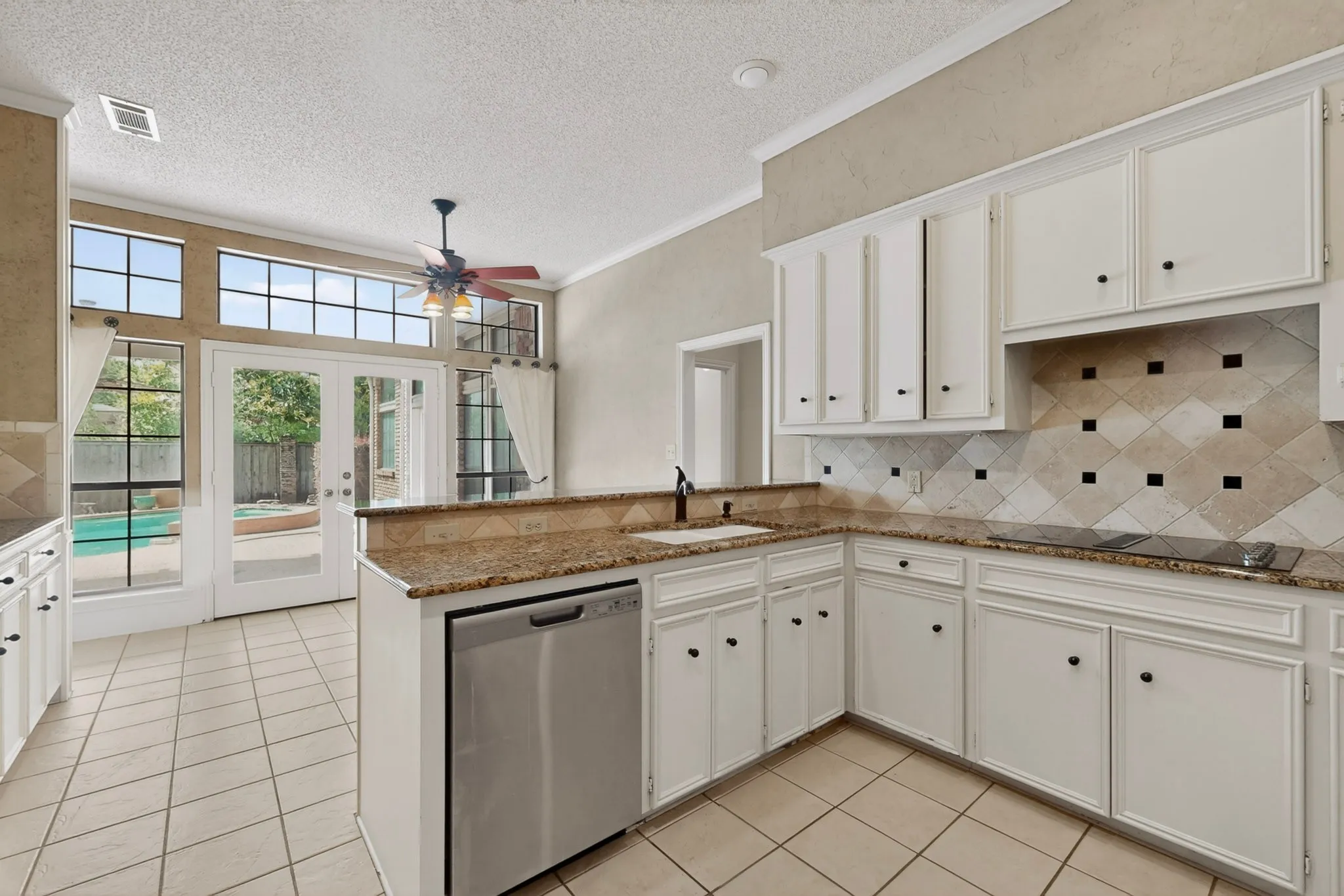 Single Family Residence For Sale in Dallas County , 14015 Highmark Square, Dallas, Texas 75254, 3 Bedroom, 3 Bathroom, 2 Garage spaces, 2,575 Sqft, built in 1980, mls#21266334, Real Estate Agent in Dallas, Homes For Sale in Dallas county, Homes For Sale in Dallas, Realtor in Dallas Texas, Real Estate Brokerage Independent Realty Texas, Luminita Cordes Realtor
