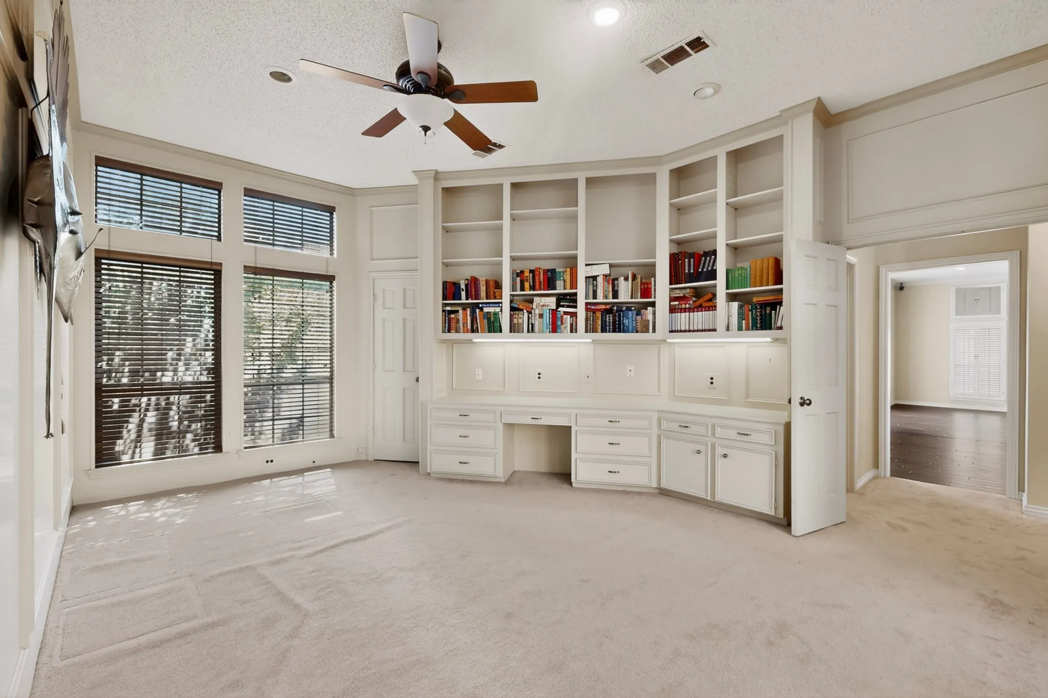 Single Family Residence For Sale in Dallas County , 14015 Highmark Square, Dallas, Texas 75254, 3 Bedroom, 3 Bathroom, 2 Garage spaces, 2,575 Sqft, built in 1980, mls#21266334, Real Estate Agent in Dallas, Homes For Sale in Dallas county, Homes For Sale in Dallas, Realtor in Dallas Texas, Real Estate Brokerage Independent Realty Texas, Luminita Cordes Realtor